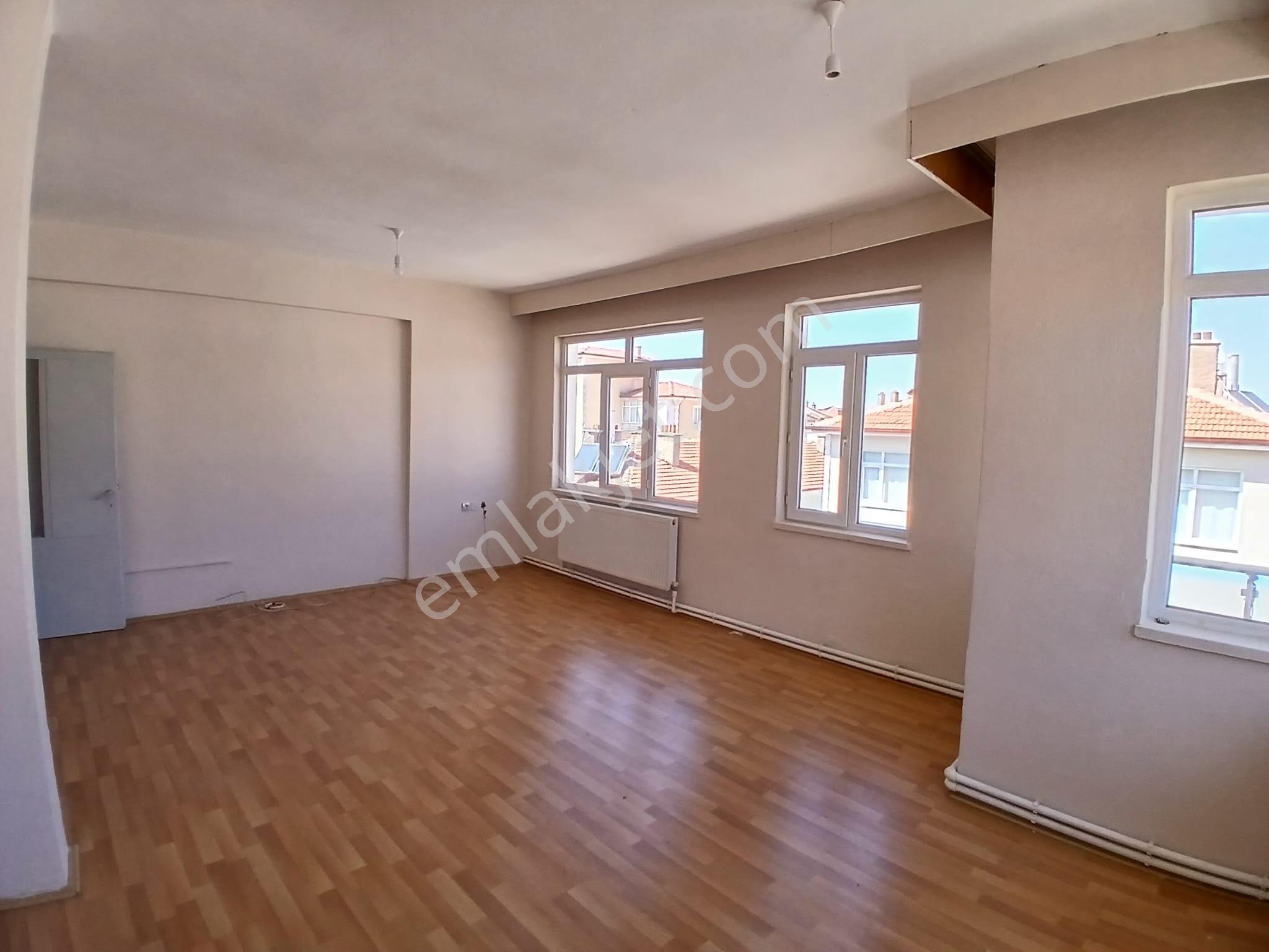 Akçay Emlak'tan Akşehir Atatürk Ortaokulu Civarı Doğalgazlı Kiralık 3+1 Daire - Görsel 8