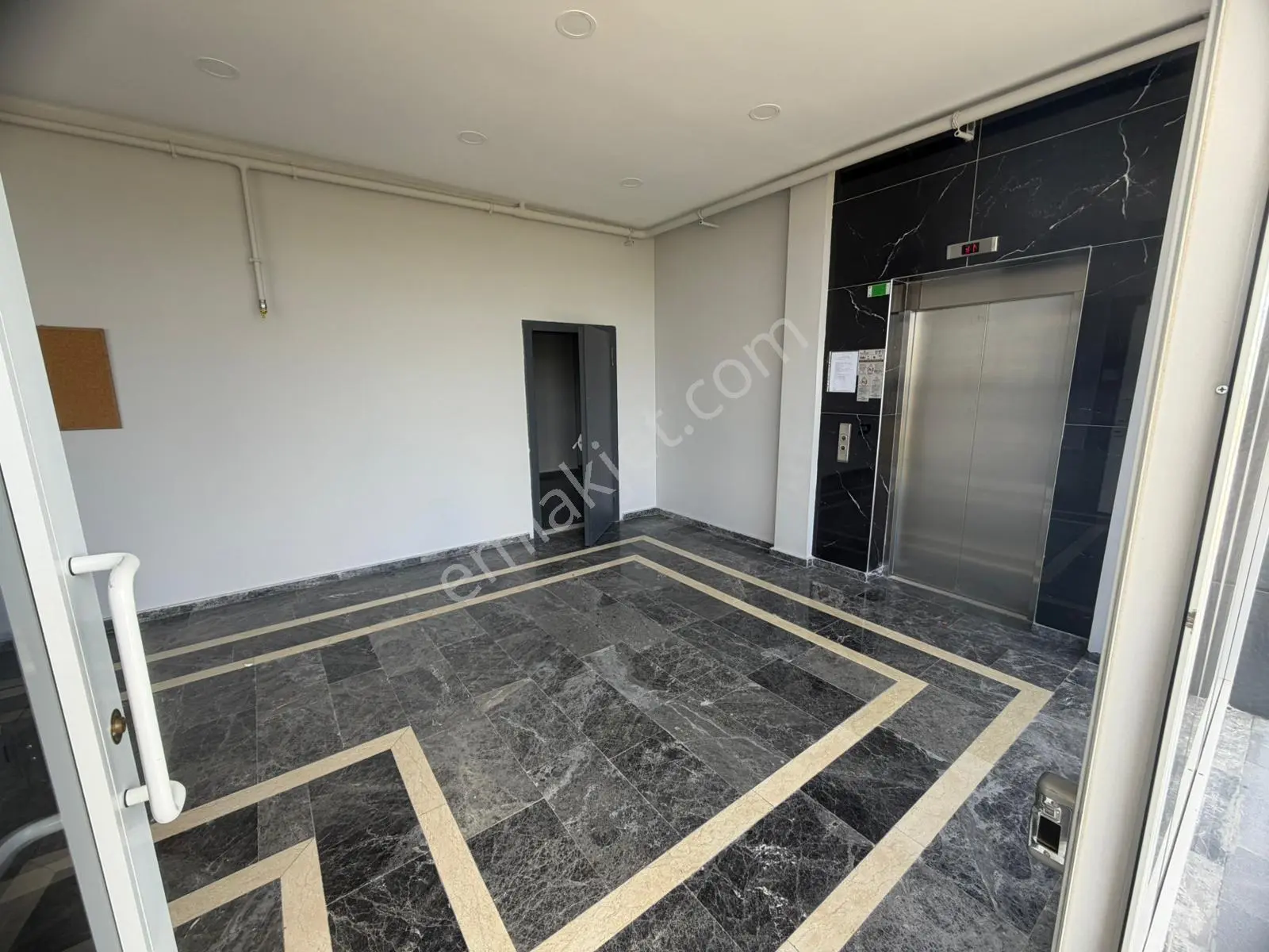 Tacin Mahallesinde Hastane Yakınında Kiralık Lüx1+1 Stüdyo Daire - Görsel 5