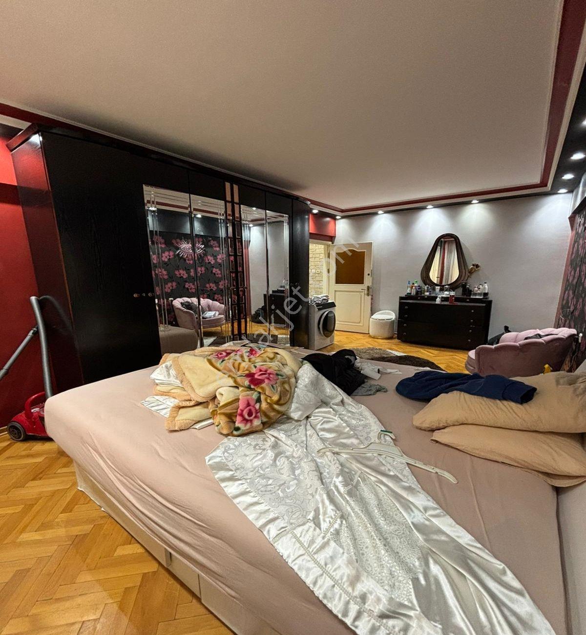 Müslüm Emlaktan D.köşklerde 5+2 300 M2 Satılık Dublex