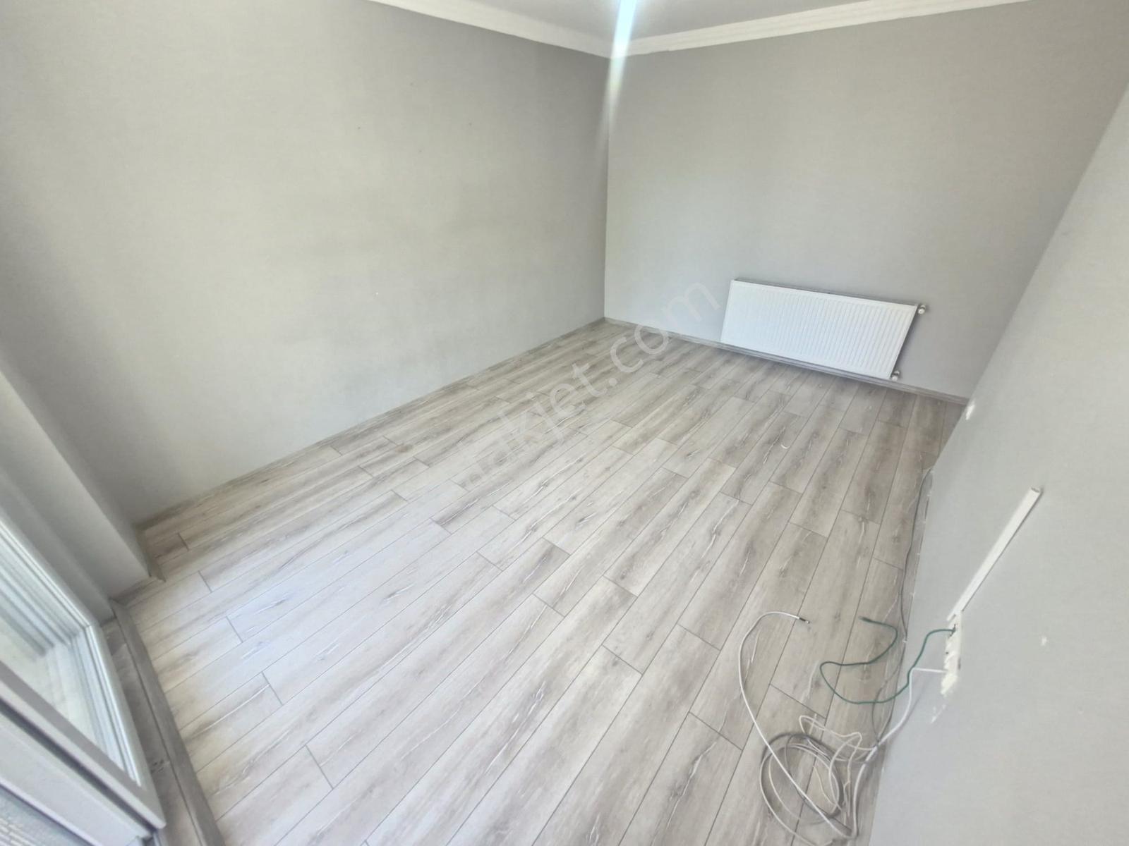 Mithatpaşa Mah.de 3+1 Ebeveny Banyolu Doğalgazlı Daire - Görsel 3