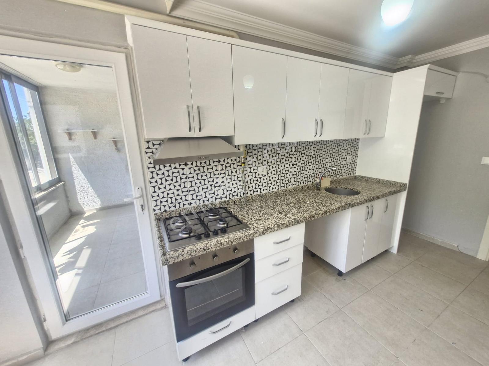 Mithatpaşa Mah.de 3+1 Ebeveny Banyolu Doğalgazlı Daire - Görsel 15