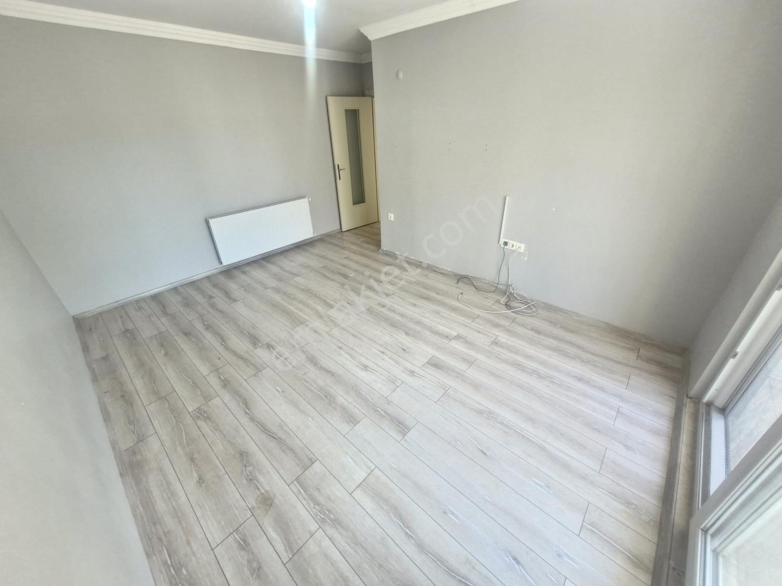 Mithatpaşa Mah.de 3+1 Ebeveny Banyolu Doğalgazlı Daire - Görsel 7