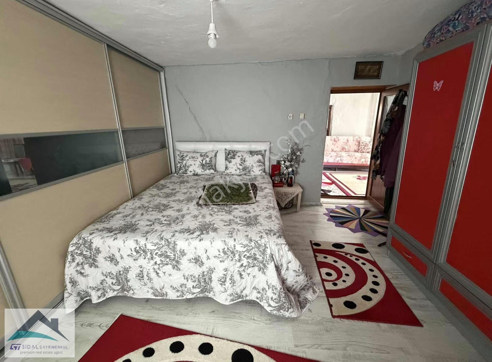 Şehzadeler Halıtlıda Manisaya 22 Km. 1.100m2 Satılık Köy Evi - Görsel 3