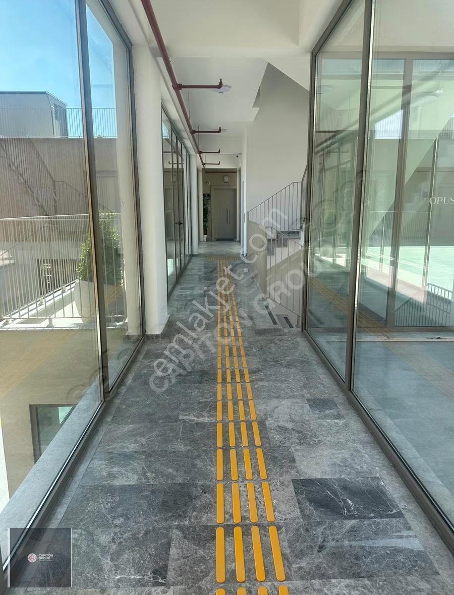Koşu Yoluna Çok Yakın Lüks Kiralık Ofis