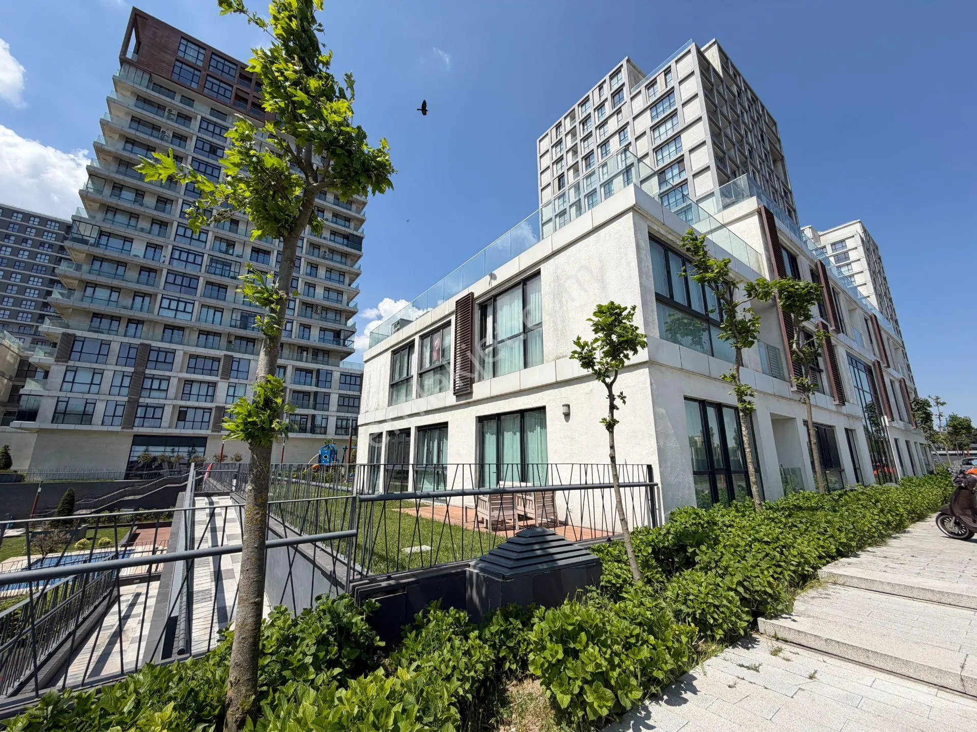 Bahçeşehir Strada 1. Etap Kısa Katlı Satılık 160 M2 3+1 Daire - Görsel 2