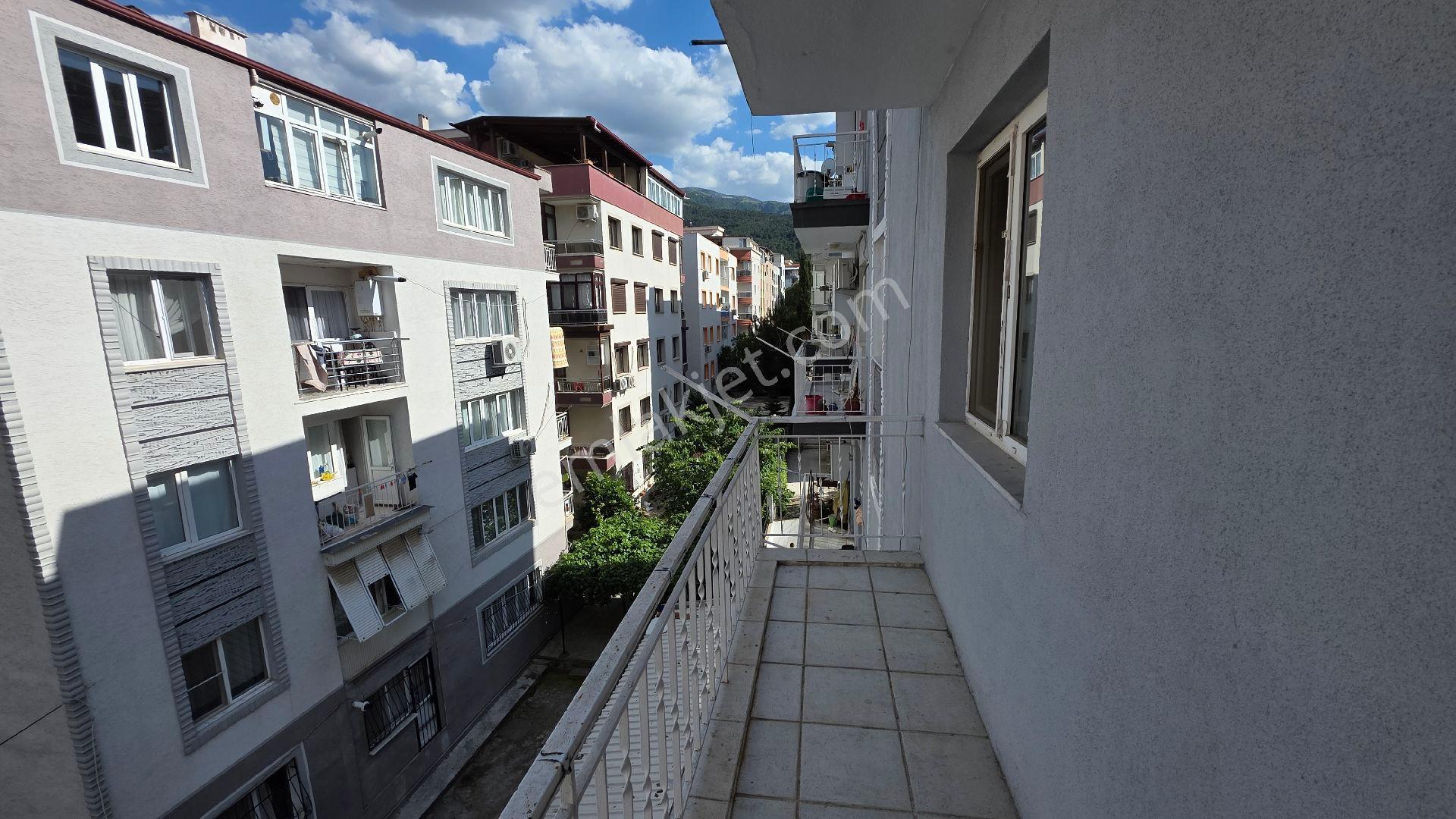 Manisa/yunusemre/uncubozköy 3+1-- 120 M² Arakat- Kapalı Mutfak - Görsel 8