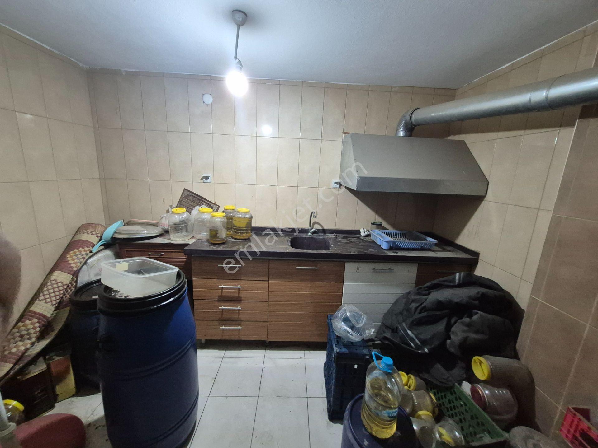 Edremitin En İşlek Caddelerinden Birinde Satılık Dükkan - Görsel 8