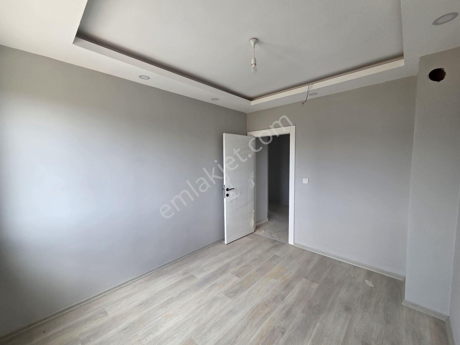 V.karşıyakada Havuzlu Site İçinde Asansörlü 2+1 Satılık Daire - Görsel 6