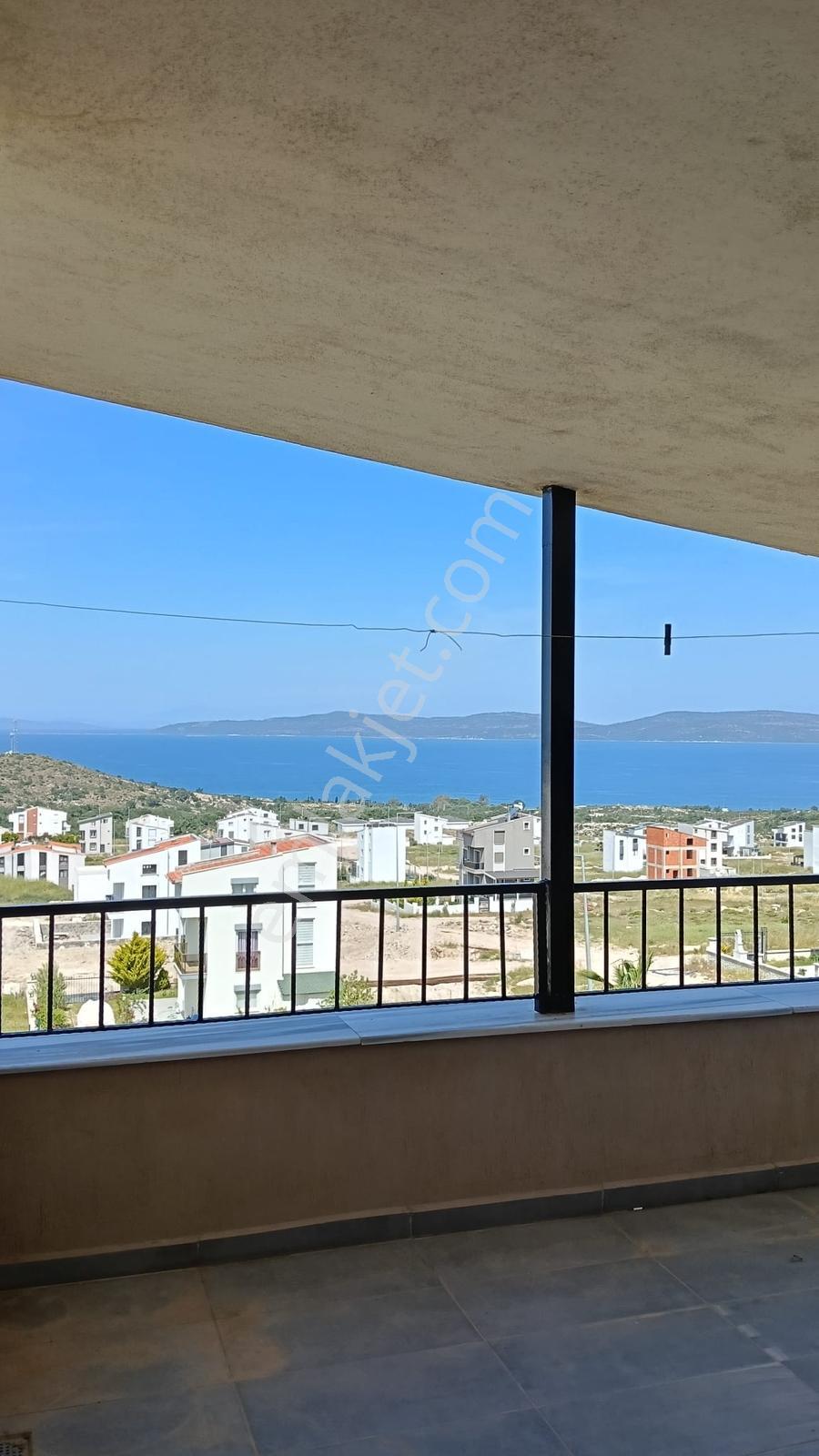 Mordoğan'da Deniz Manzaralı Geniş Bahçeli Villa - Görsel 23