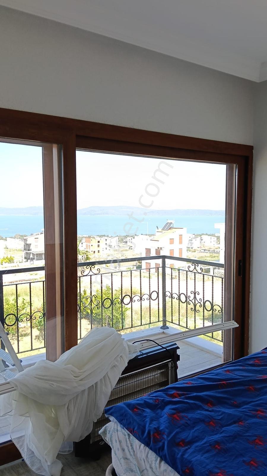 Mordoğan'da Deniz Manzaralı Geniş Bahçeli Villa - Görsel 7