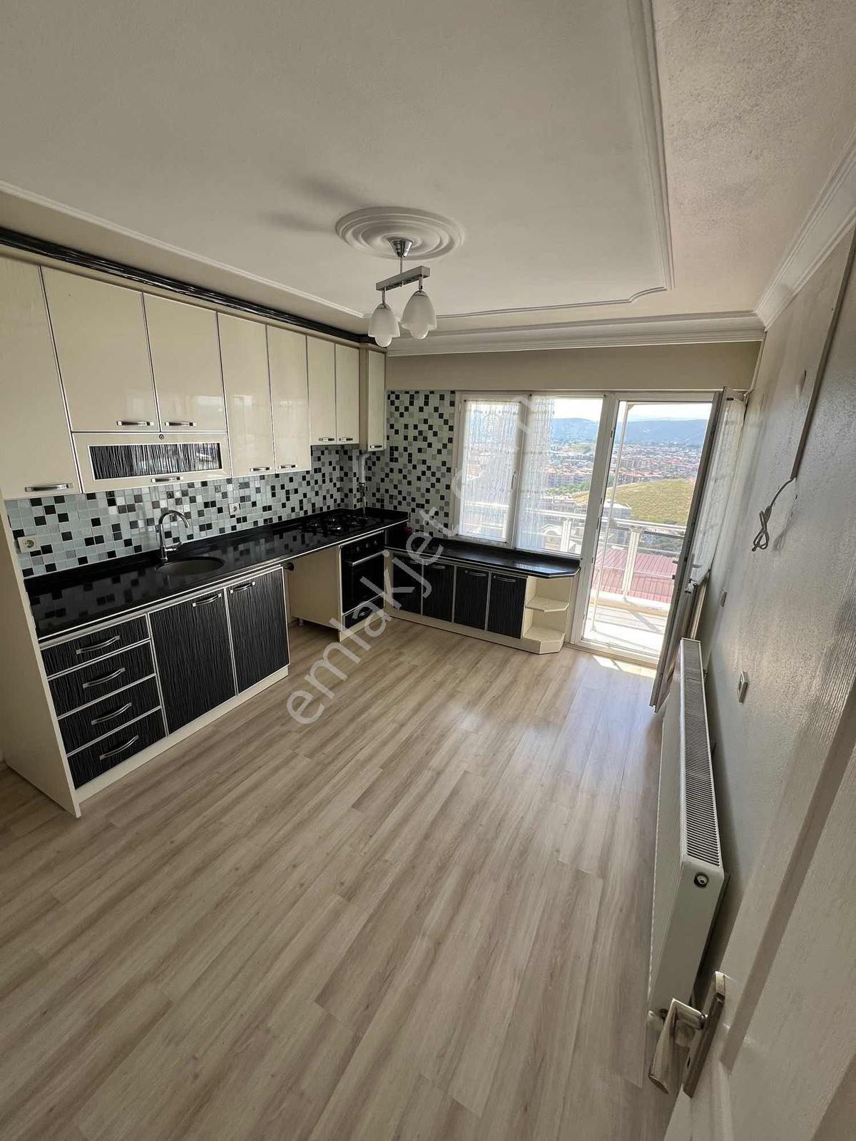Bergama Zafer Mahallesinde Şehir Manzaralı Satılık 4+1 Dubleks