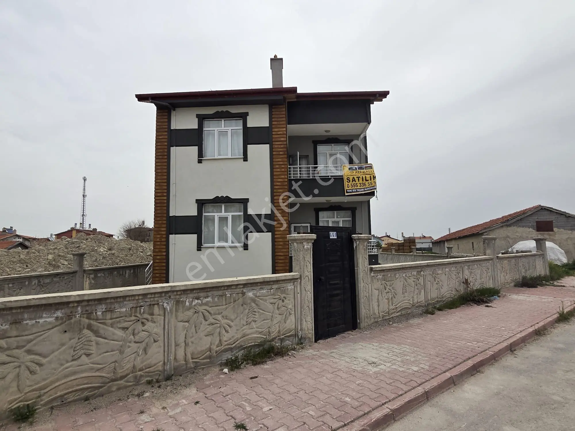 Saraçoğlu Mah 808 M2 Arsa İçinde 2,5 Katlı 6-7 Yıllık İki Adet 2+1 Daireli Müstakil Ev Satılıktır.