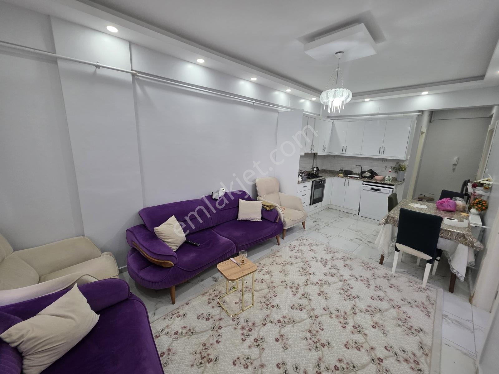 Abdulhamithan Mahallesinde Site İçerisinde Bakımlı 2+1 Daire