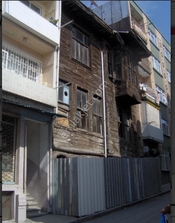 Yedikule Hacı Ehvattinde Satılık 135 M2 Arsa