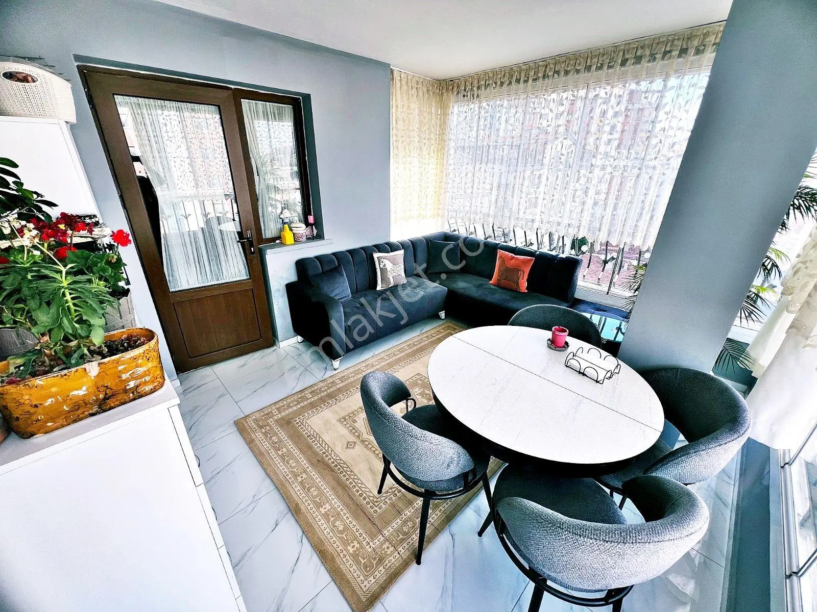 Burç Mahallesnde Kızılcahamam Cadde Üstü Full Yapılı Satılık 5+1
