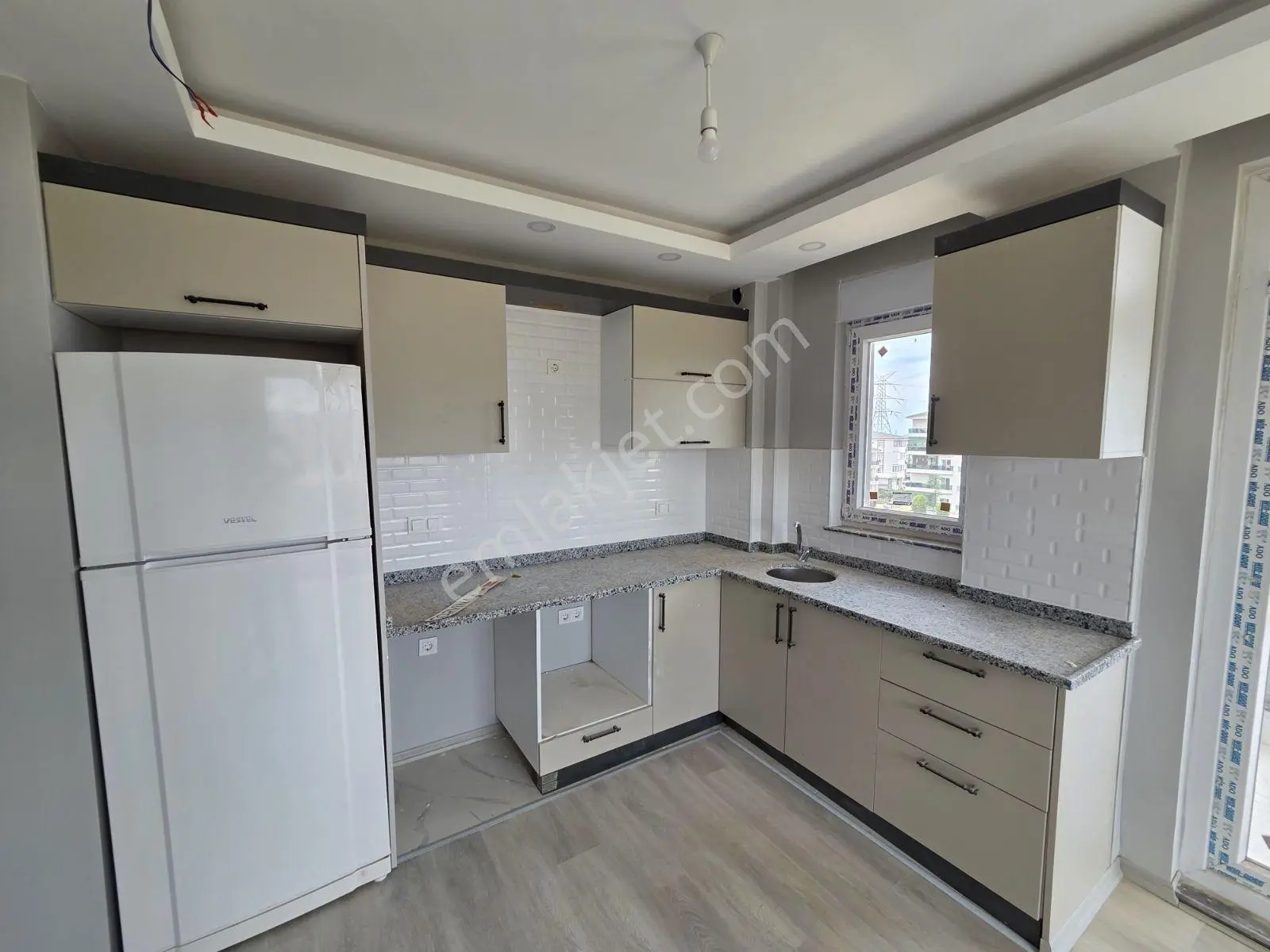 Varsak Karşıyakada Havuzlu 3+1 Asansörlü Satılık Daire