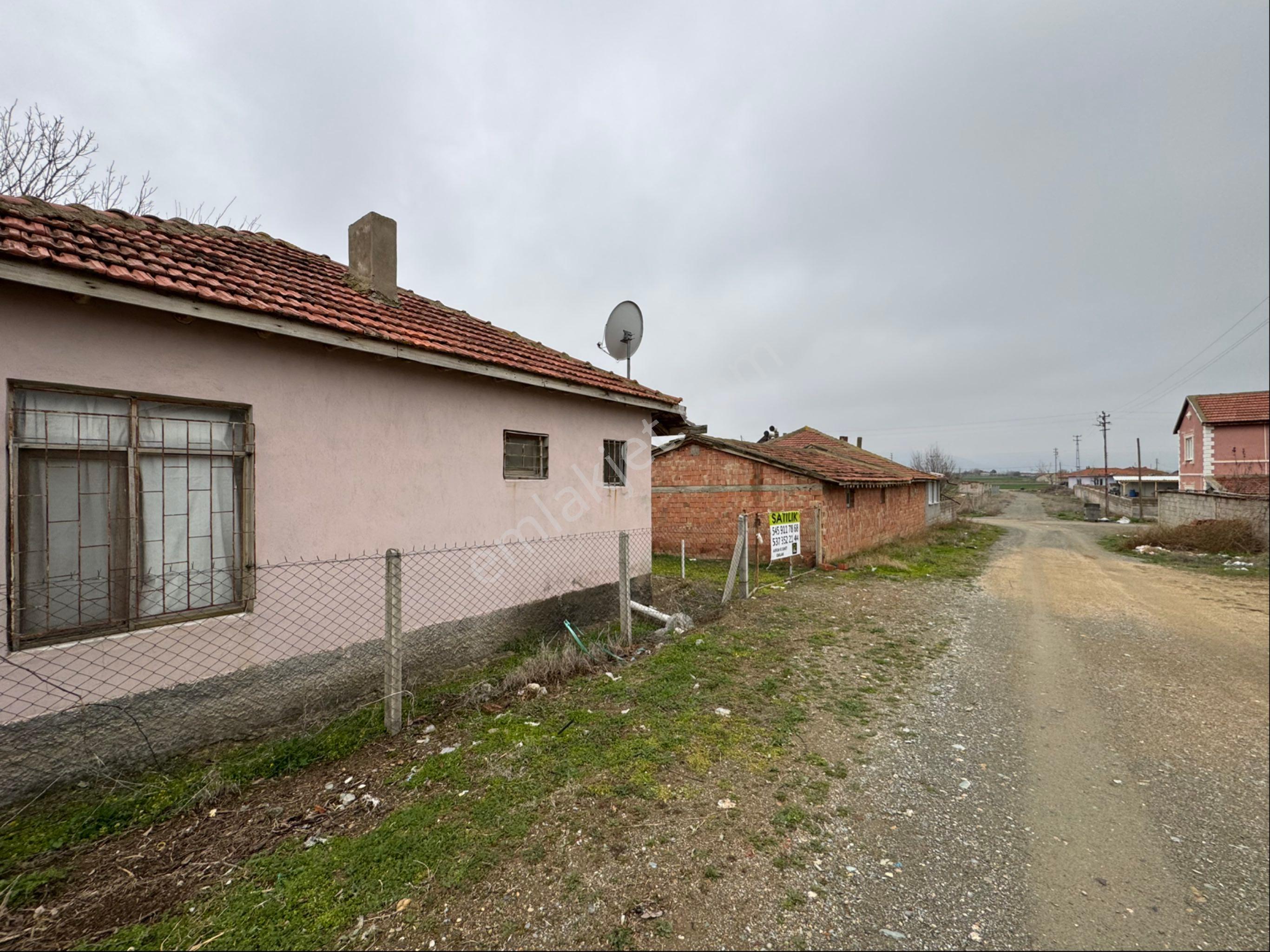 A-k Emlaktan Karabulutta Toplam 1885 M2 3 Parça Arsa Ve Ev - Görsel 4