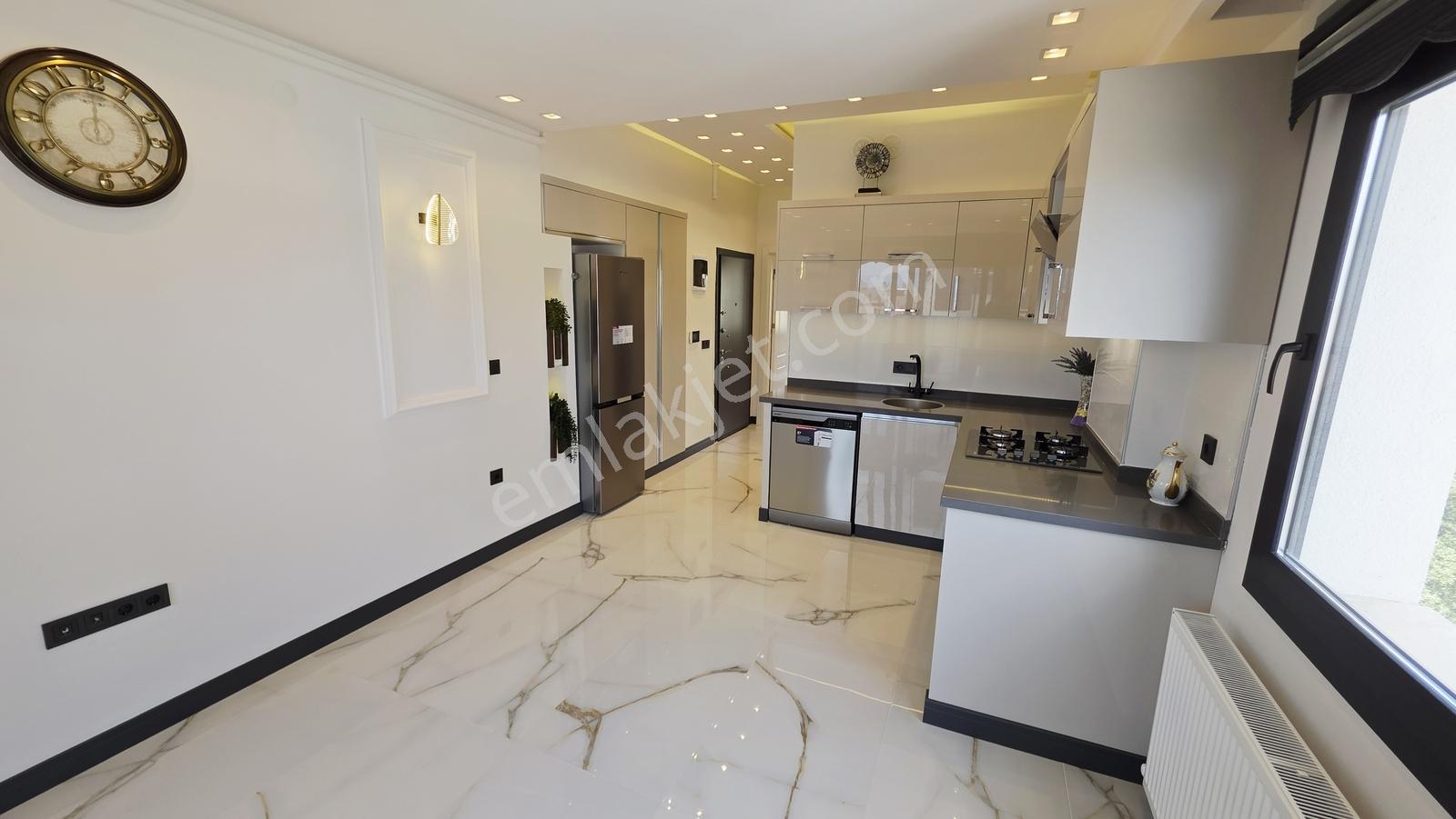 Söke De Futbol Sokak Üzerinde 60 M² Lüks 1+1 Kiralık Daire - Görsel 3