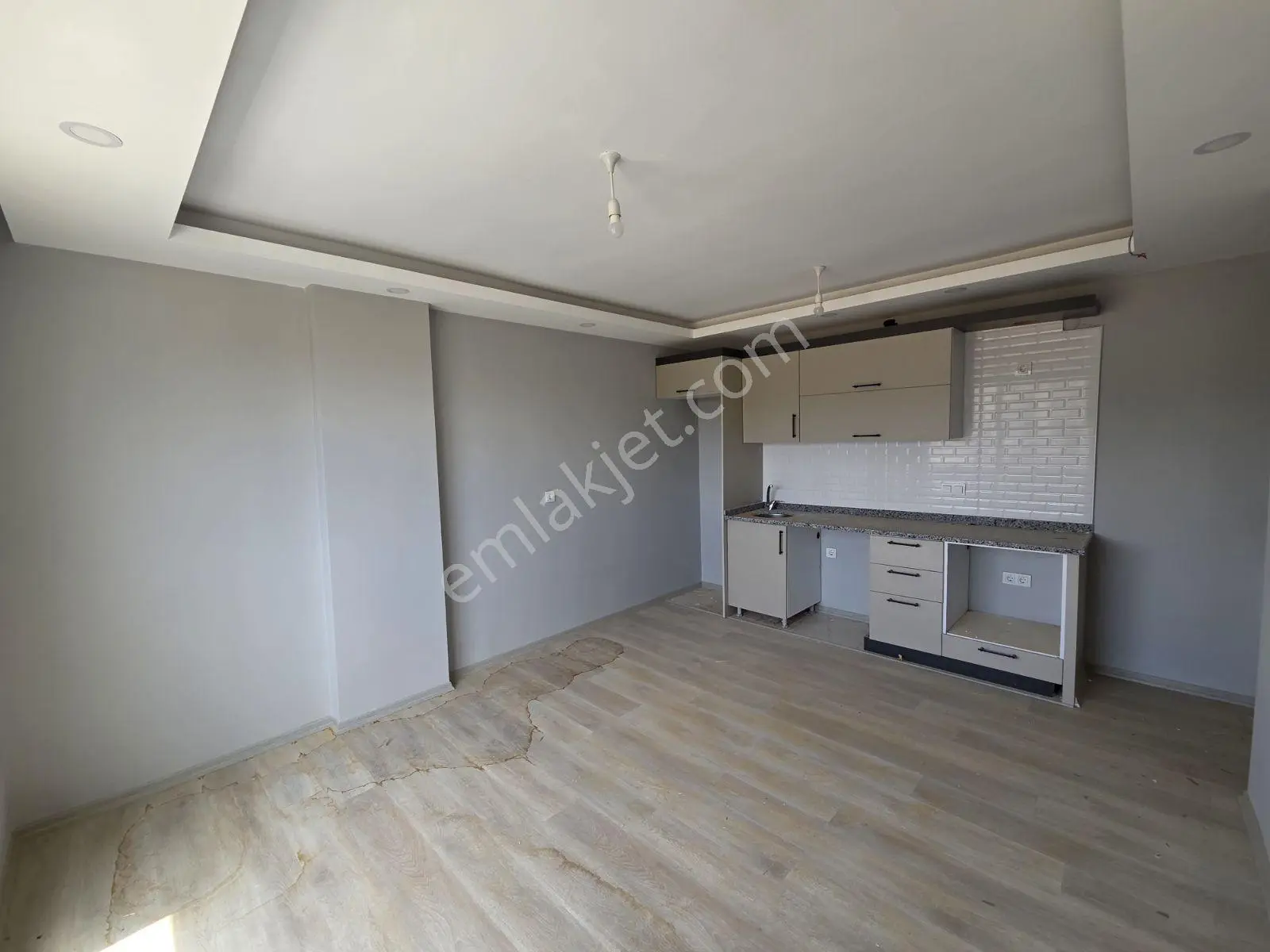 Varsak Karşıyakada Havuzlu Site İçinde 1+1 Satılık Daire - Görsel 3