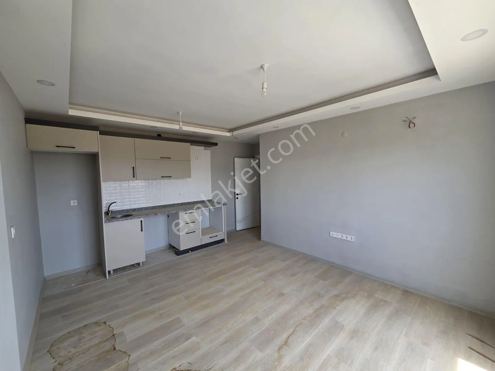 Varsak Karşıyakada Havuzlu Site İçinde 1+1 Satılık Daire - Görsel 2