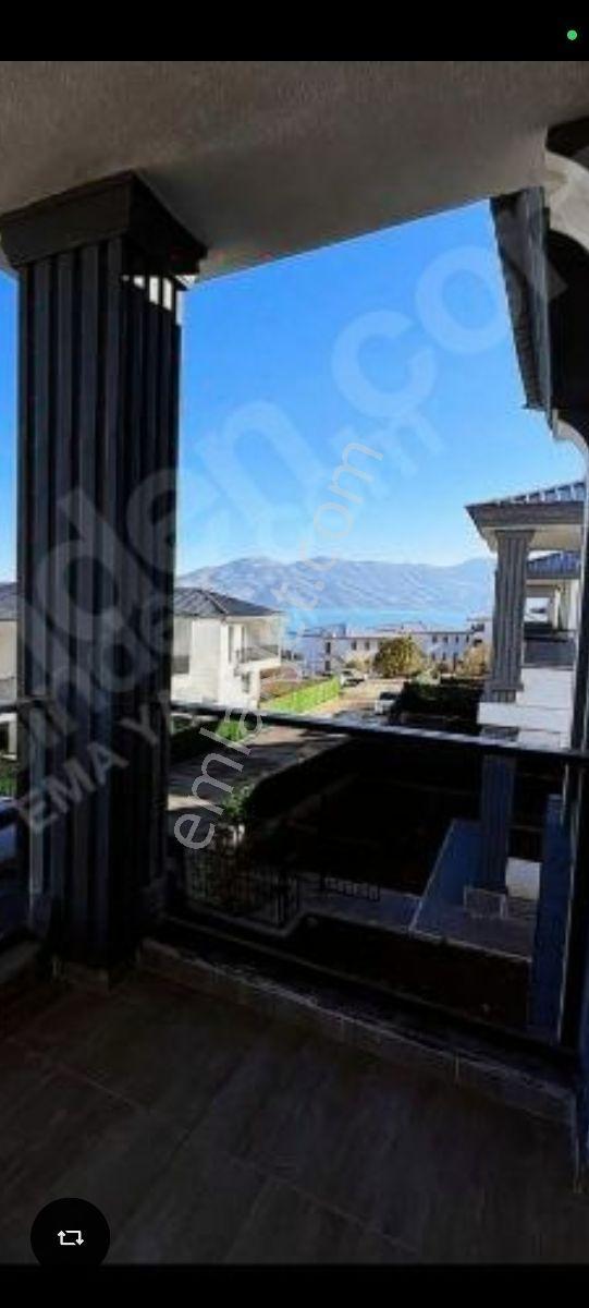 (ema) Dan, Hazar Gölü Manzaralı, 4+1 Site De, Sıfır Villa