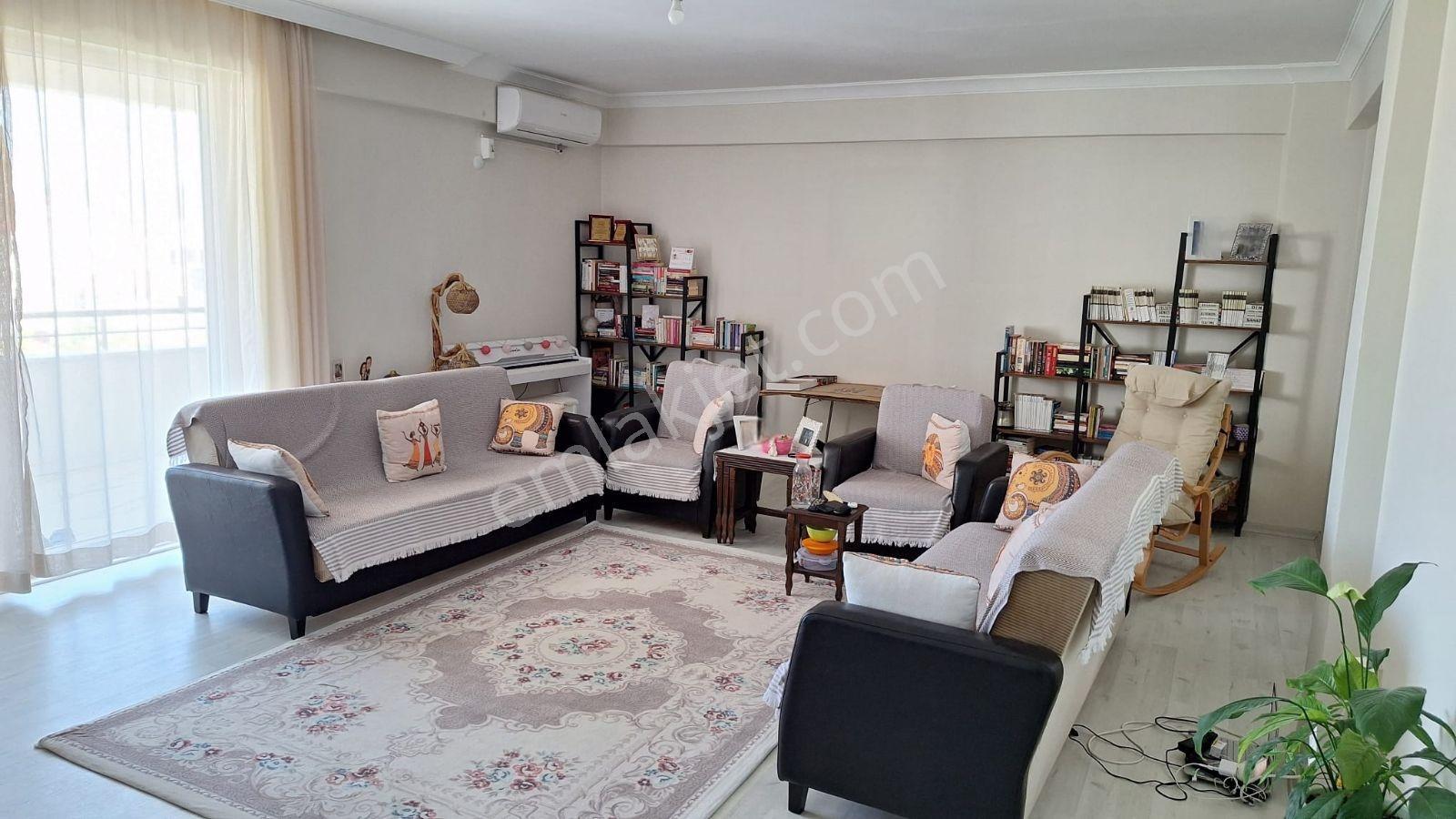 Uçardan 130 M2 3+1 Ebeveyn Banyolu Daire
