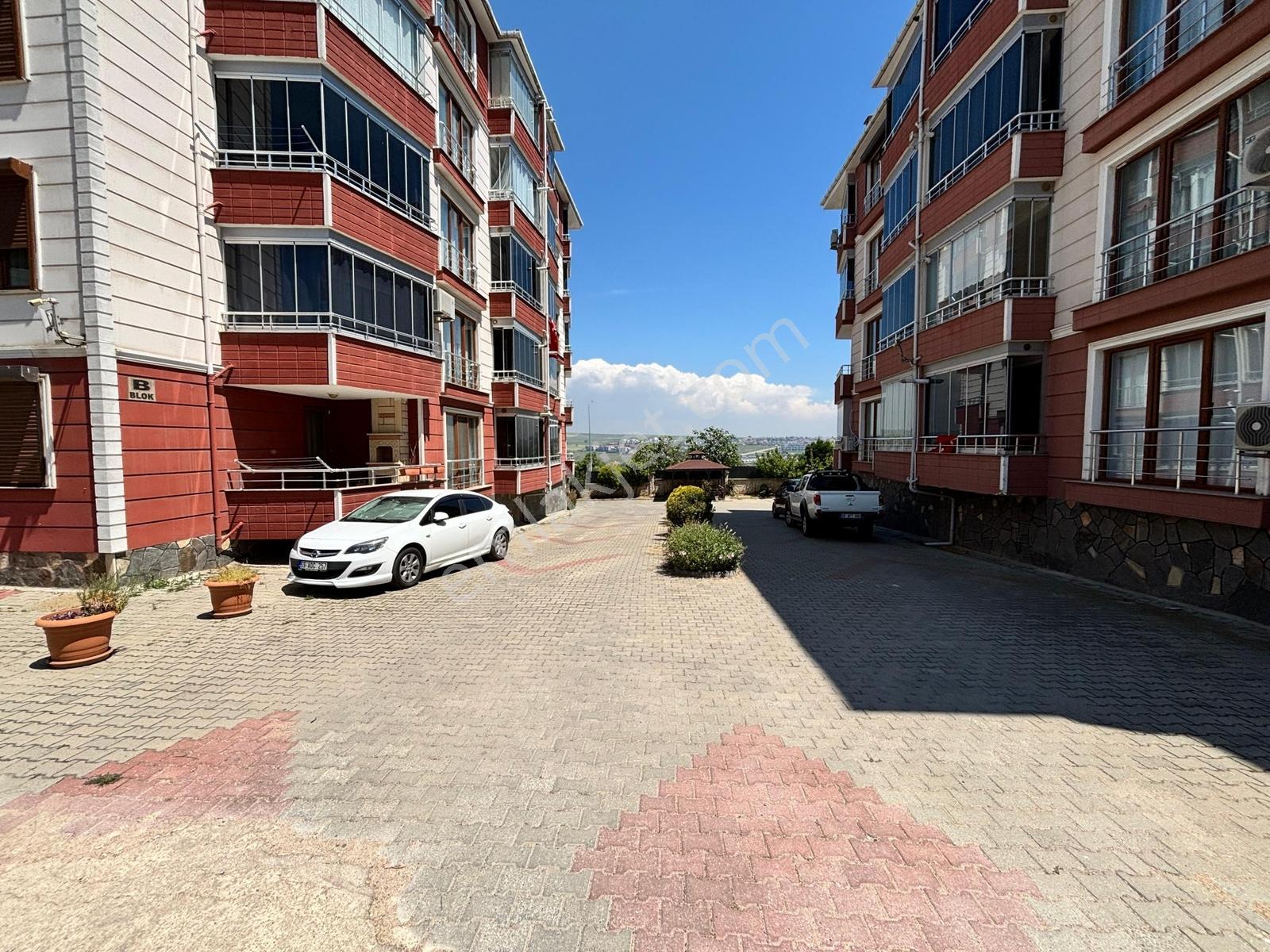 Cadde Üstü Site İçinde Ayça'dan Kiralık 3+1 Geniş Daire - Görsel 15