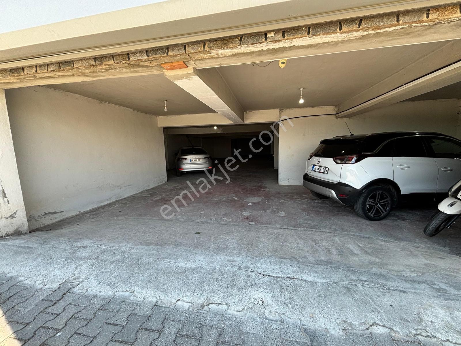 Cadde Üstü Site İçinde Ayça'dan Kiralık 3+1 Geniş Daire - Görsel 17