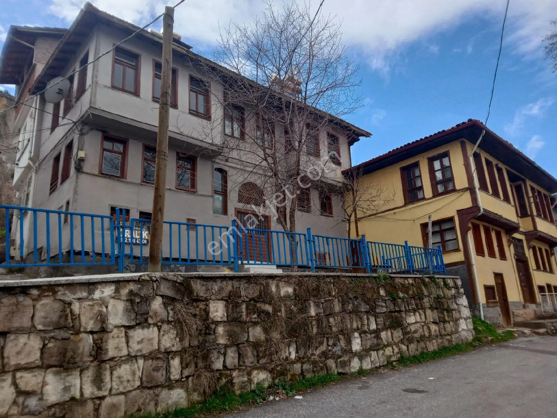 Sultanbağı Mahallesinde Satılık Üç Katlı Konak - Görsel 3