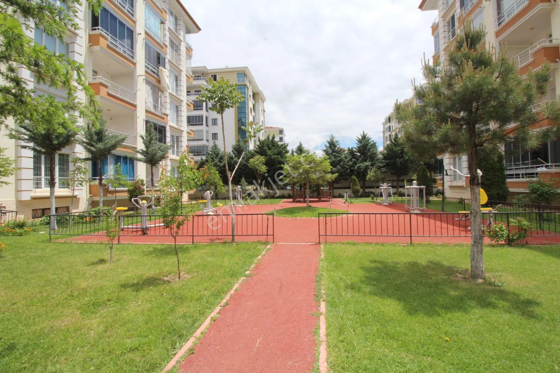 Aksaray Nakkaşda Site İçinde Parka Cephe Satılık 2+1 Geniş Daire - Görsel 5