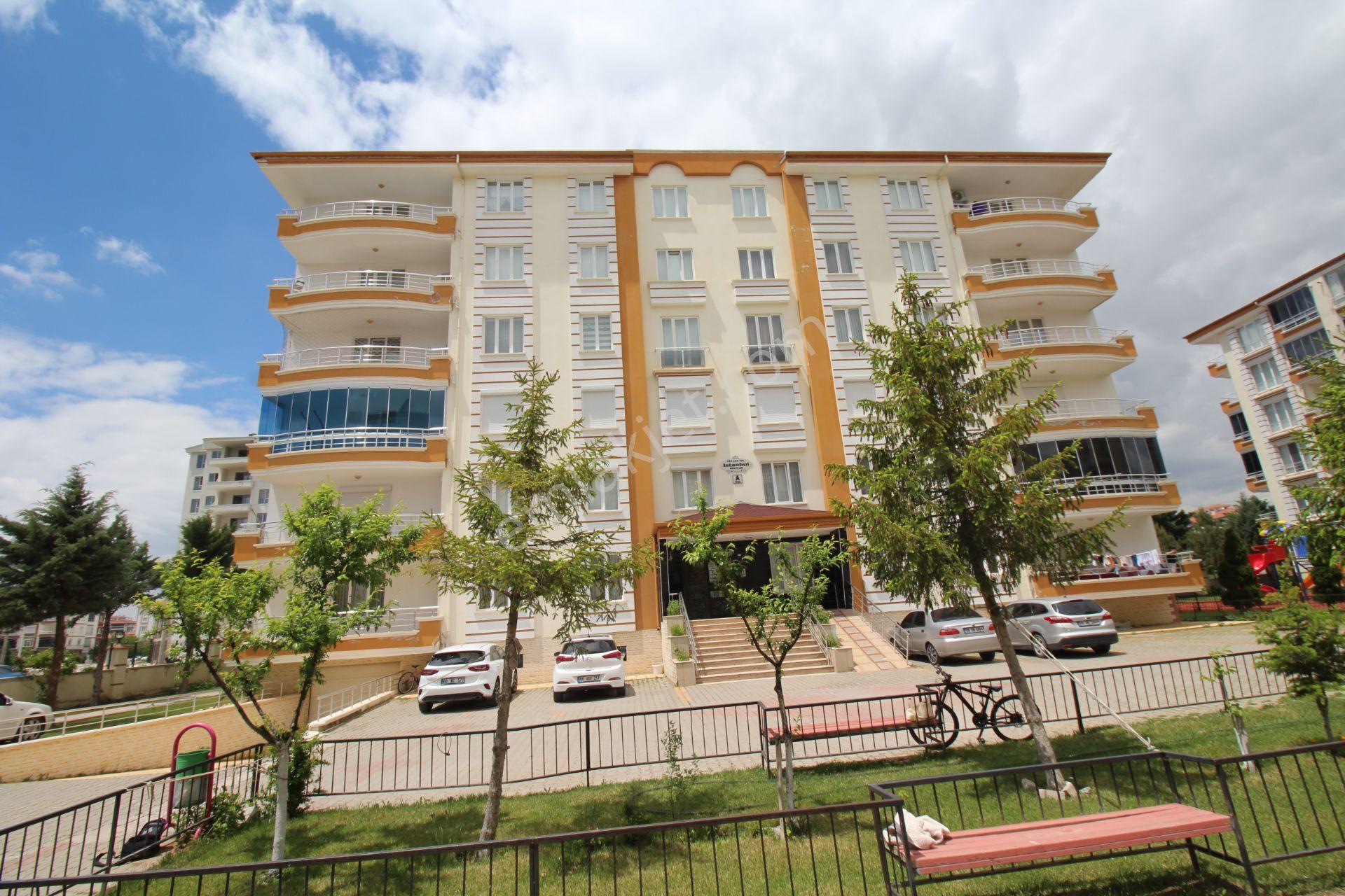 Aksaray Nakkaşda Site İçinde Parka Cephe Satılık 2+1 Geniş Daire - Görsel 2