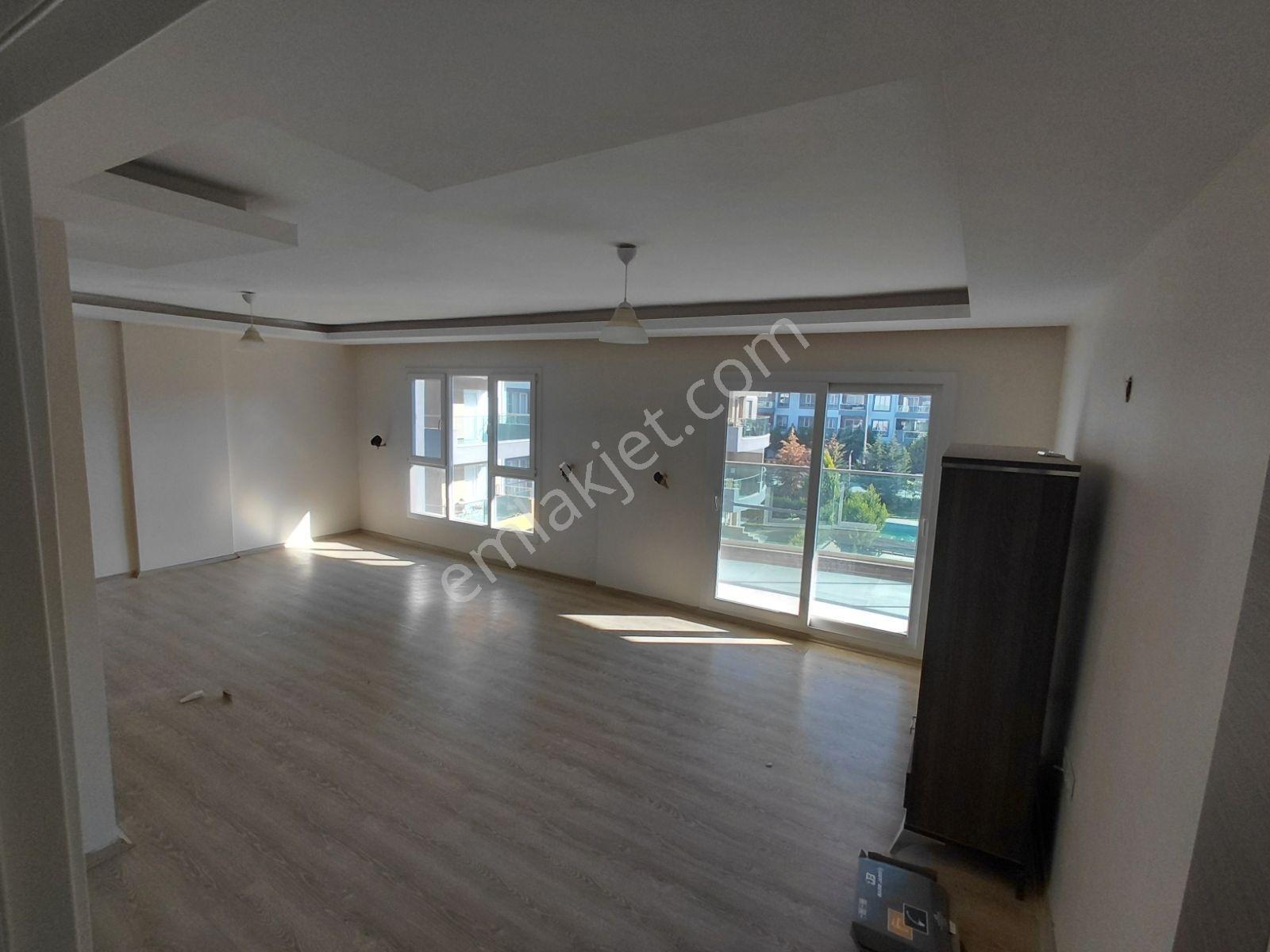** Havuzlu Sitede, Satılık, Masrafsız Ve Geniş Daire !!! - Görsel 13