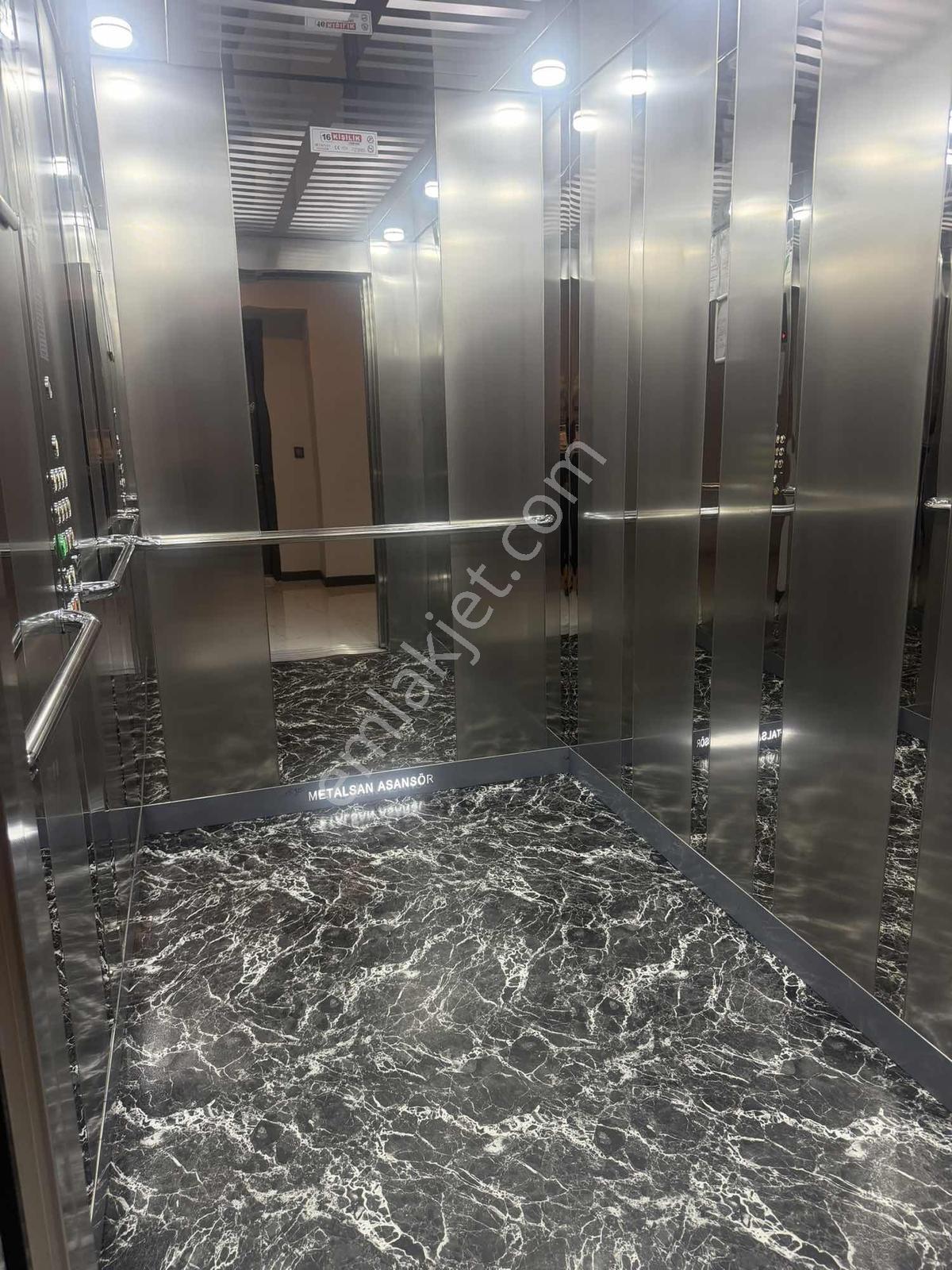 Deniz Manzaralı Eşyalı Kiralık 2 + 1 Daire - Görsel 2