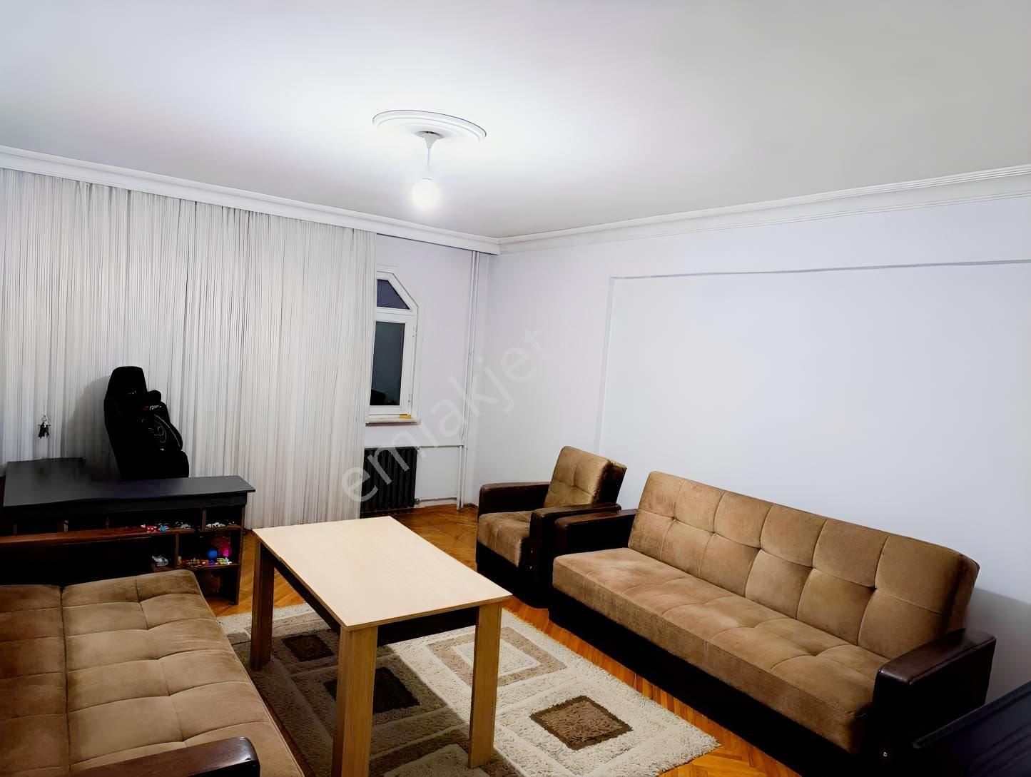 Engin Erdem'den Merterde Acil Satılık 2+1 Daire