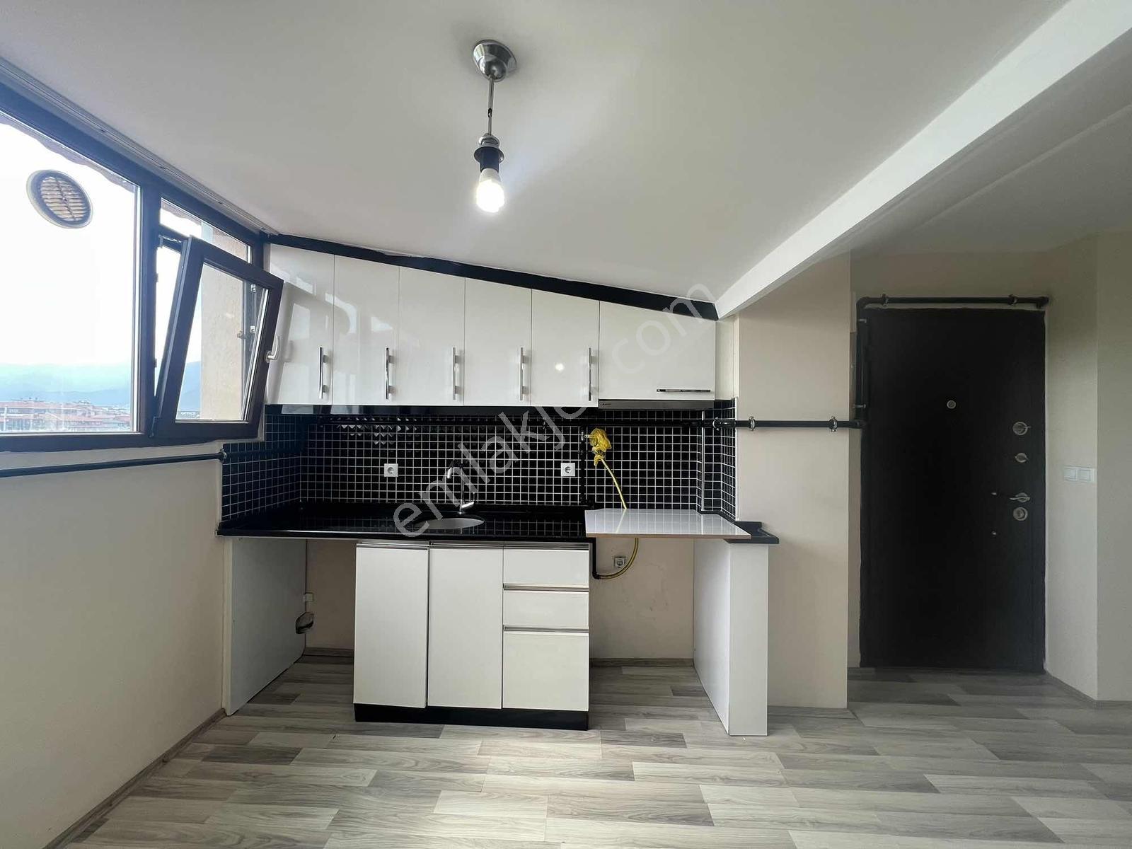 Şehzade'den Selçukbey 'de Tank Meydanı Yakını 3+1 Kiralık Daire - Görsel 13