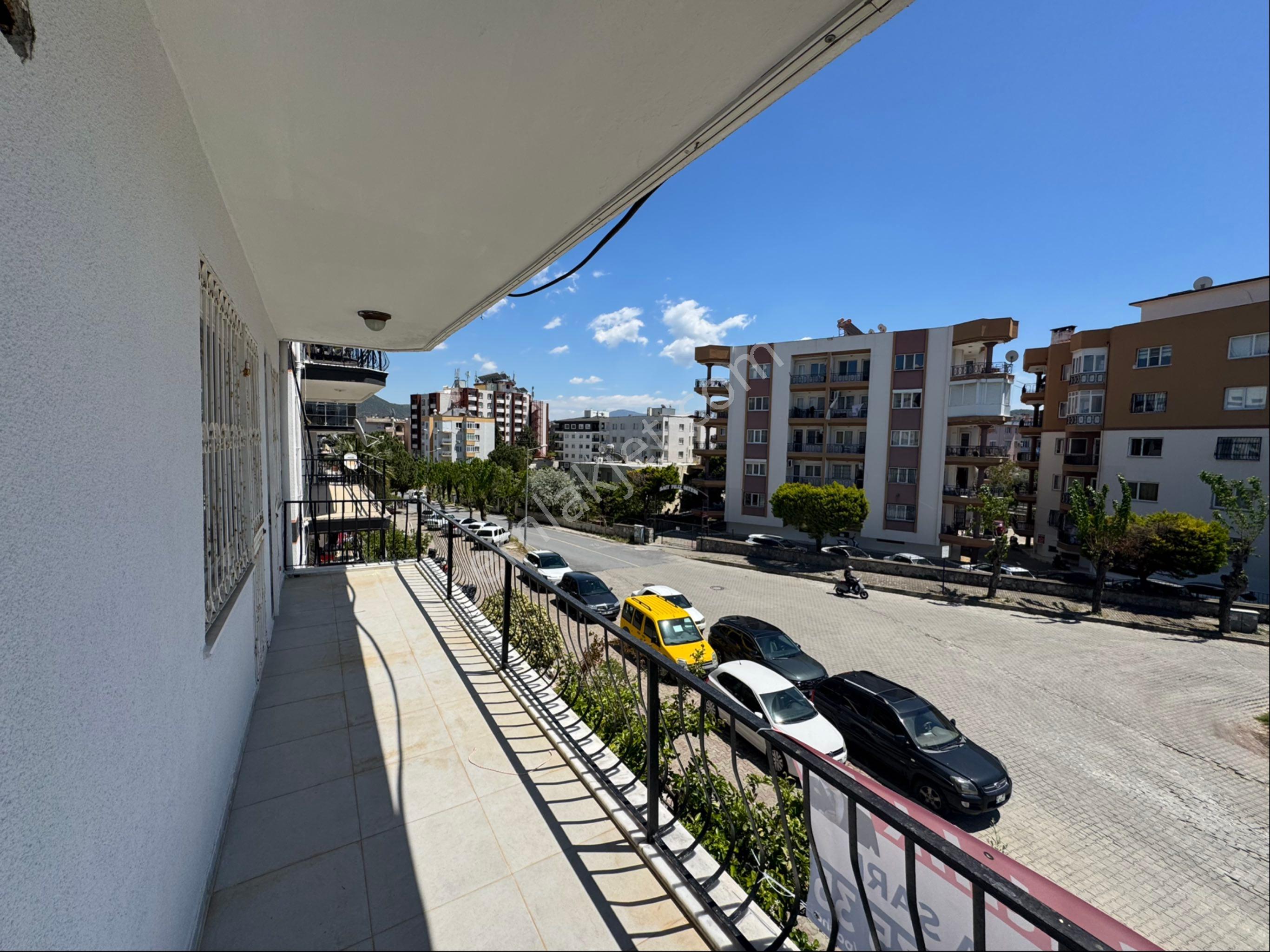 Kuşadası’nda Kısmi Deniz Manzaralı Ara Kat 3+1 Daire - Görsel 22