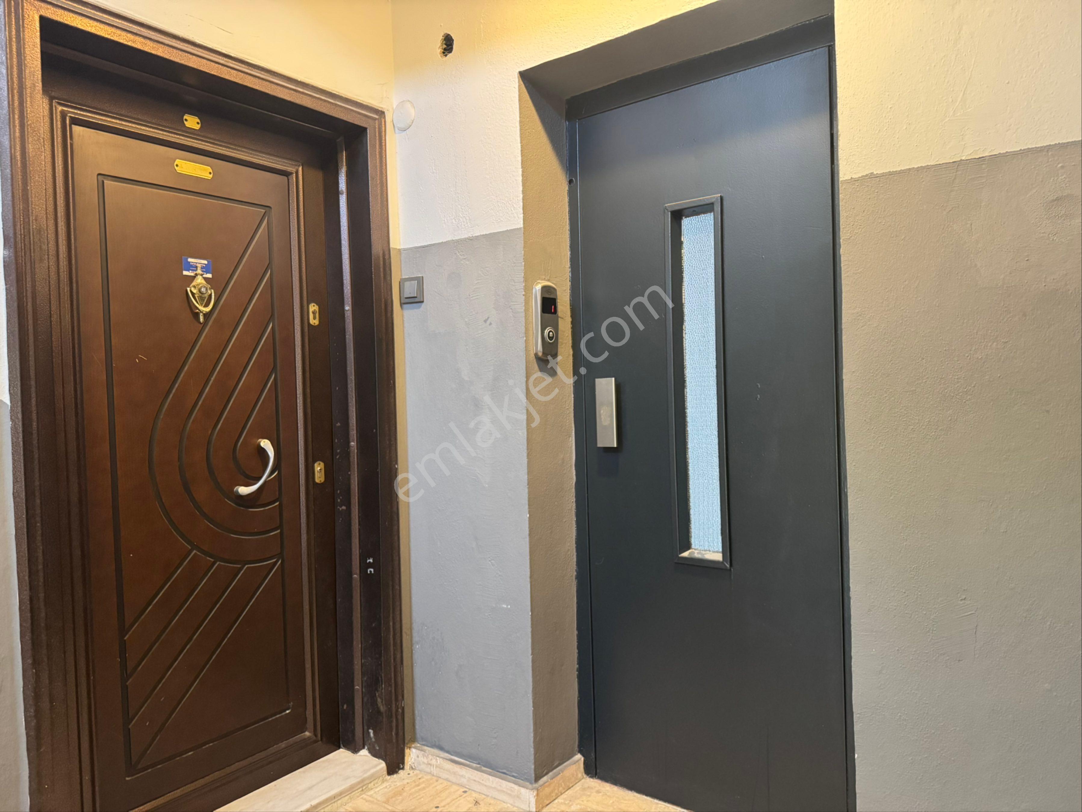 Kuşadası’nda Kısmi Deniz Manzaralı Ara Kat 3+1 Daire - Görsel 24