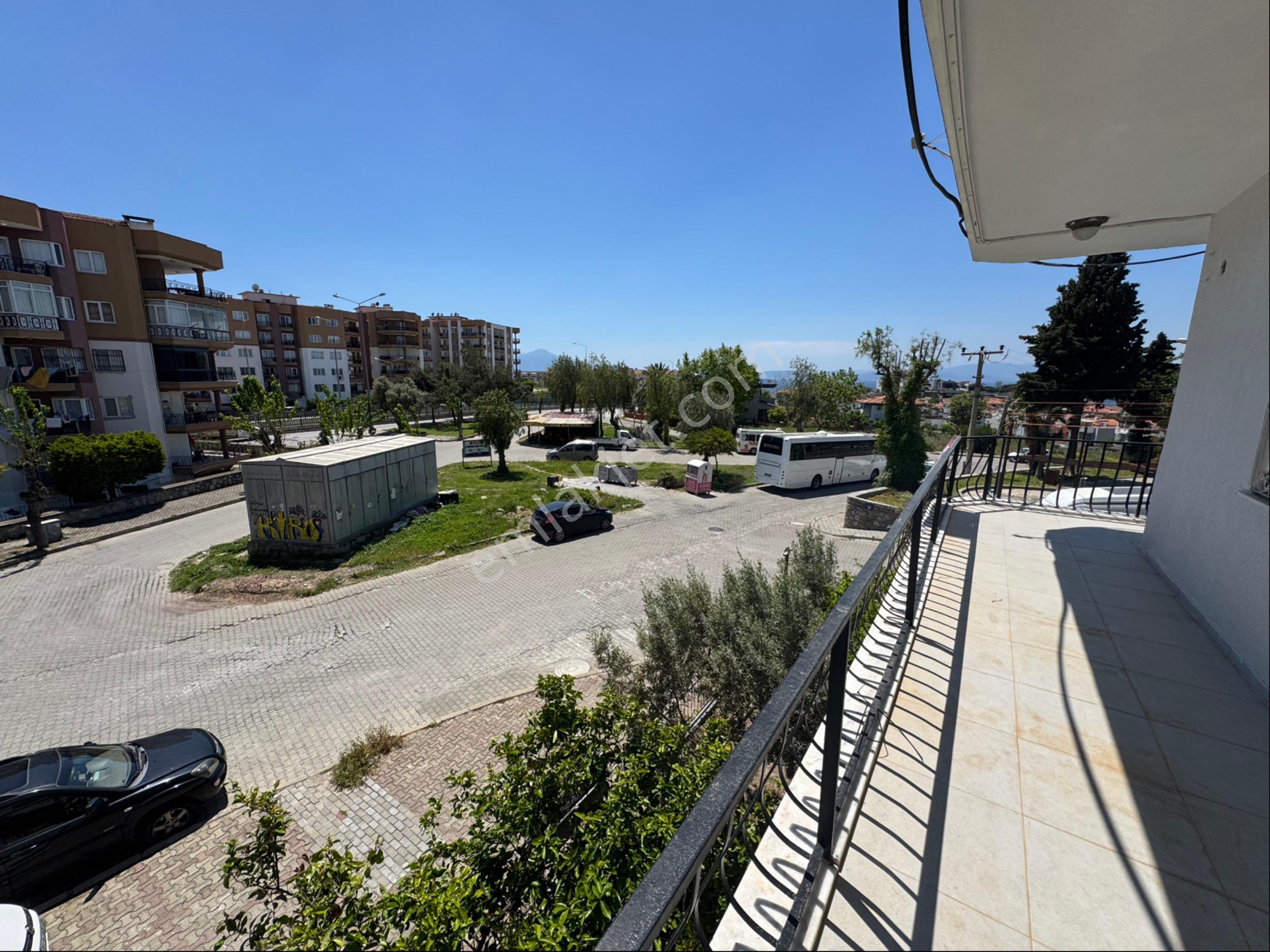 Kuşadası’nda Kısmi Deniz Manzaralı Ara Kat 3+1 Daire - Görsel 21