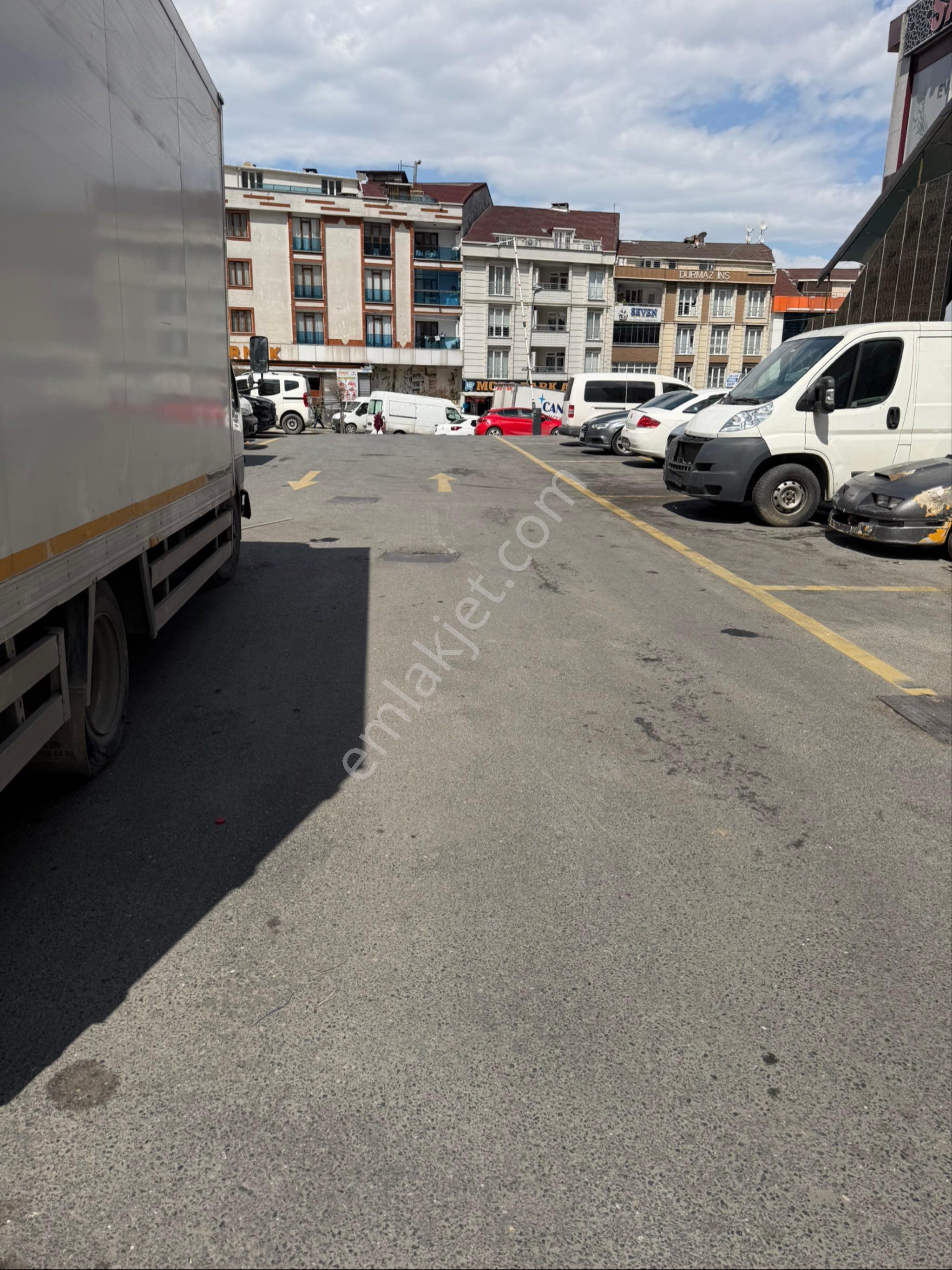 Esenyurt Startowers Altında Satılık Dükkan