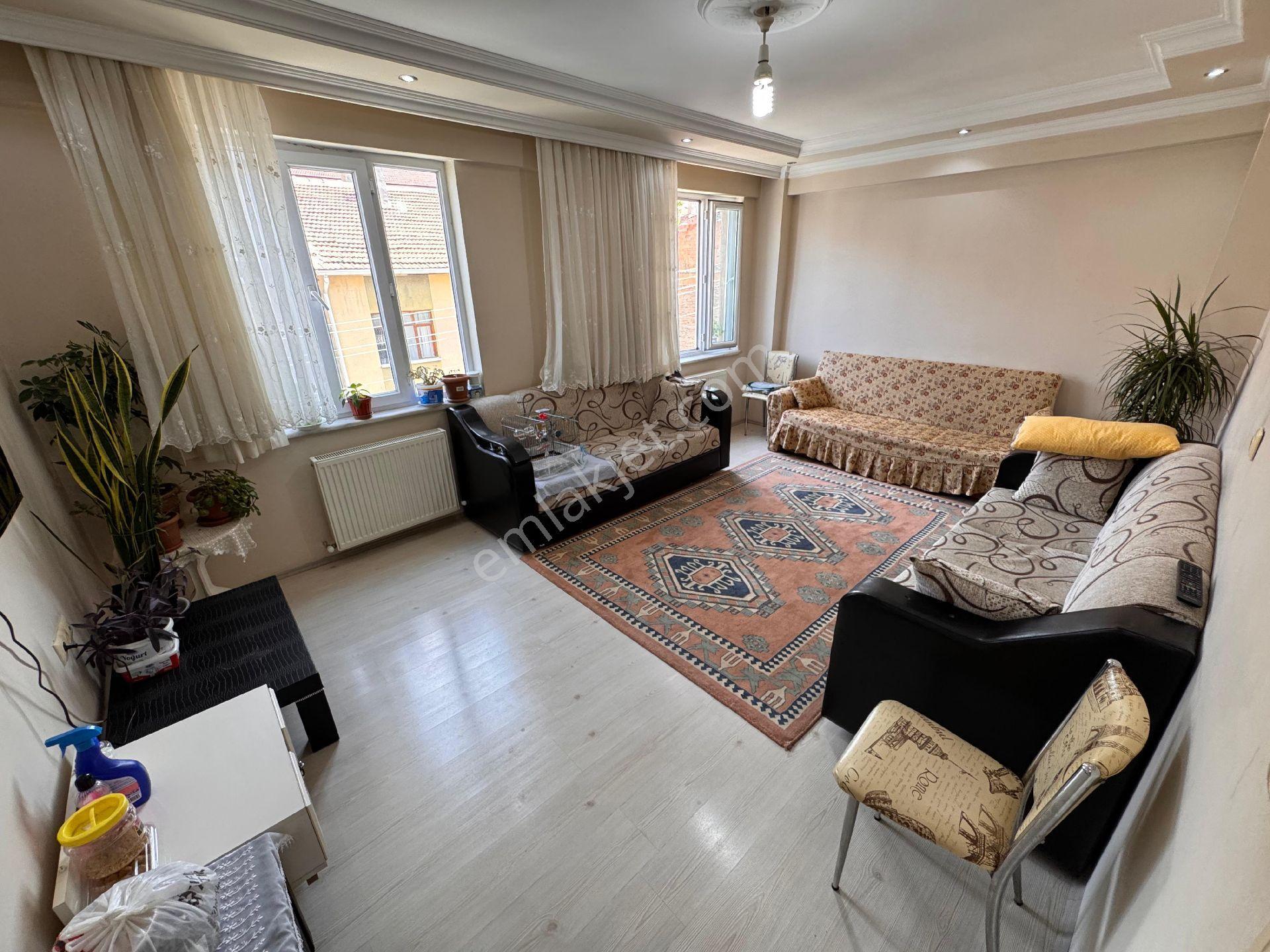 Pera'dan Emek Kapalı Pazar Yakını 3+1 Satılık Ara Kat Daire - Görsel 2