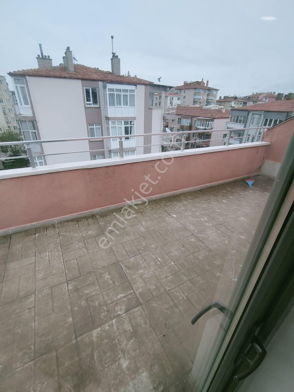 Afyon Tezcan Emlaktan Dumlupınarda 2+1 Eşyalı Dublex Daire - Görsel 10