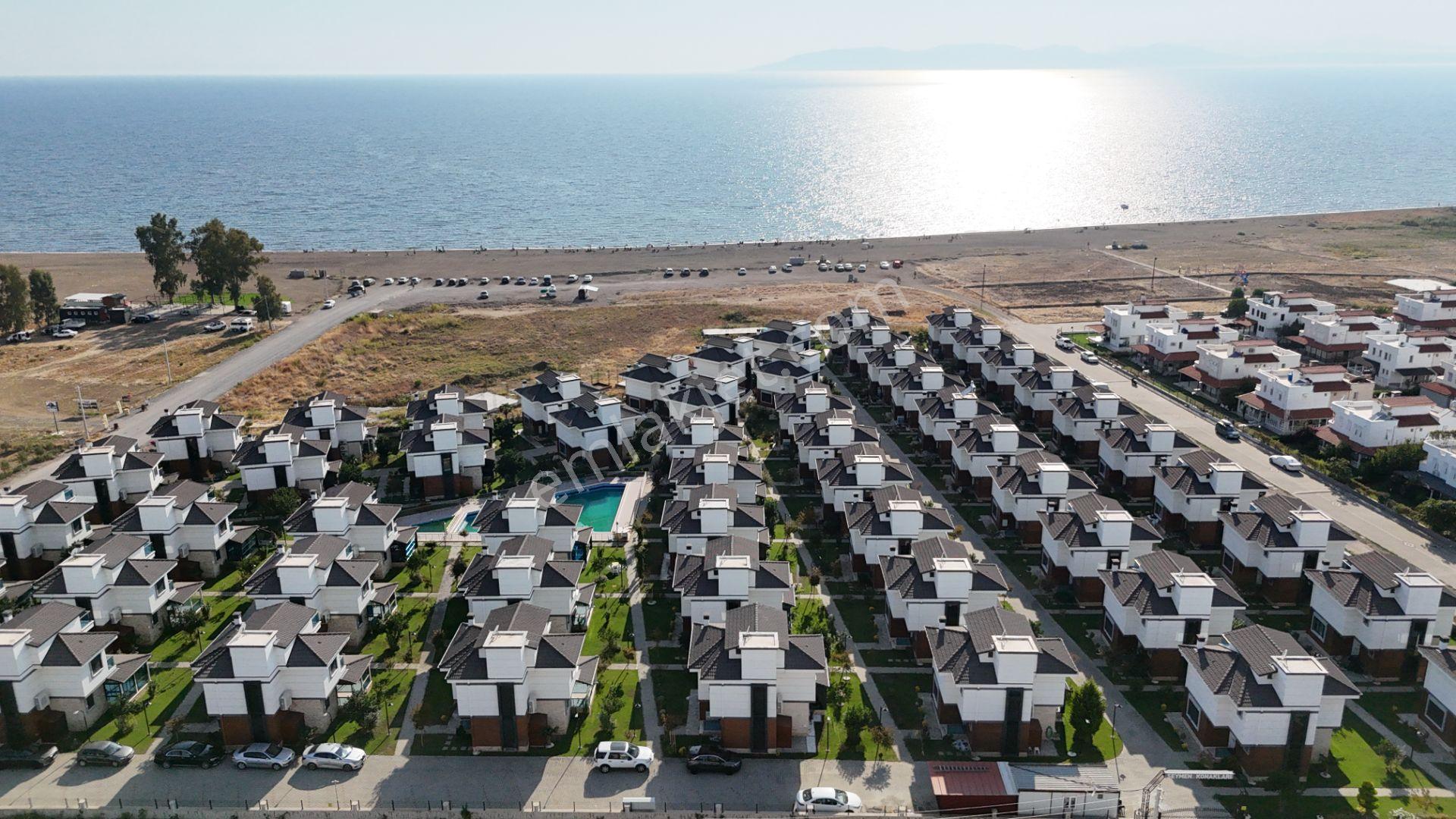 İzmir Dikili Salihler Deniz Manzaralı Havuzlu Satılık 4+1 Villa