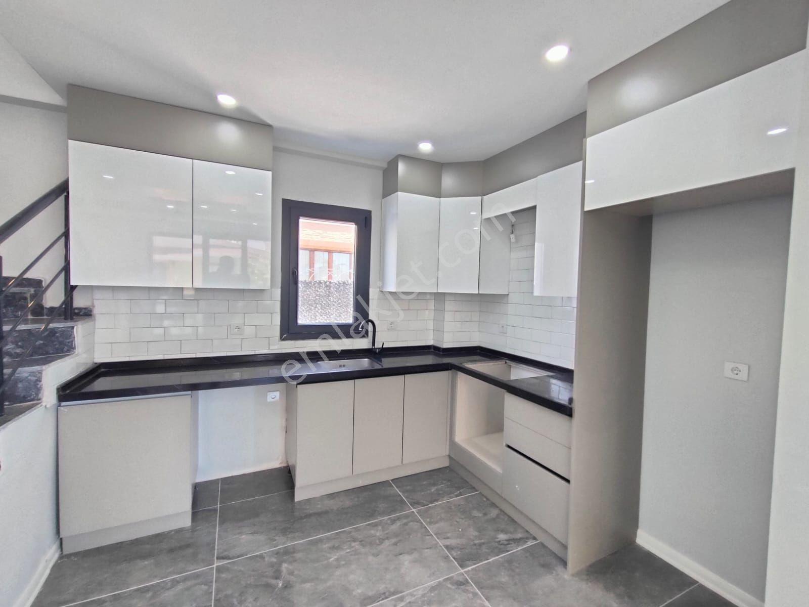 Kartallar'dan Yeniçiftlik Merkezde 4+1 Bahçeli Lüks Yazlık Villa - Görsel 15