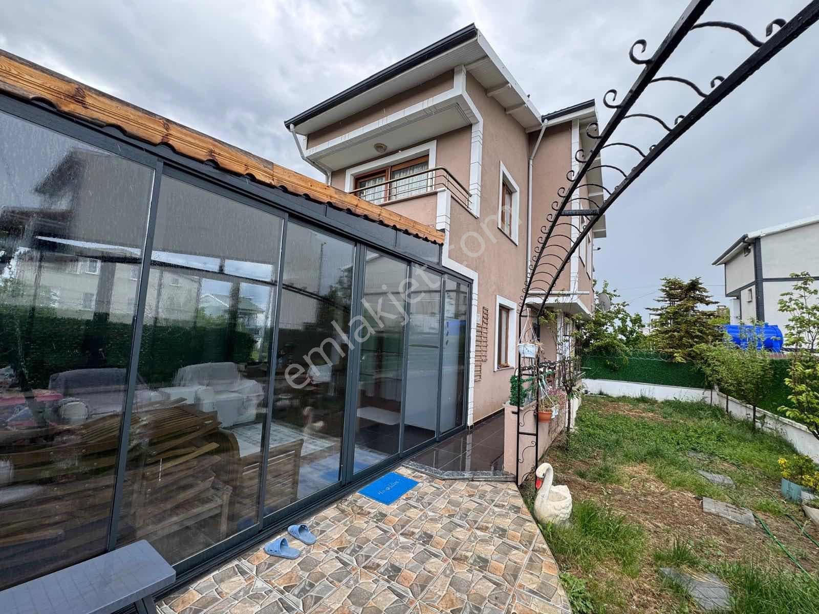Manzaranın Güzel Olduğu Yerde Kış Bahçeli Eşyalı Villa - Görsel 16