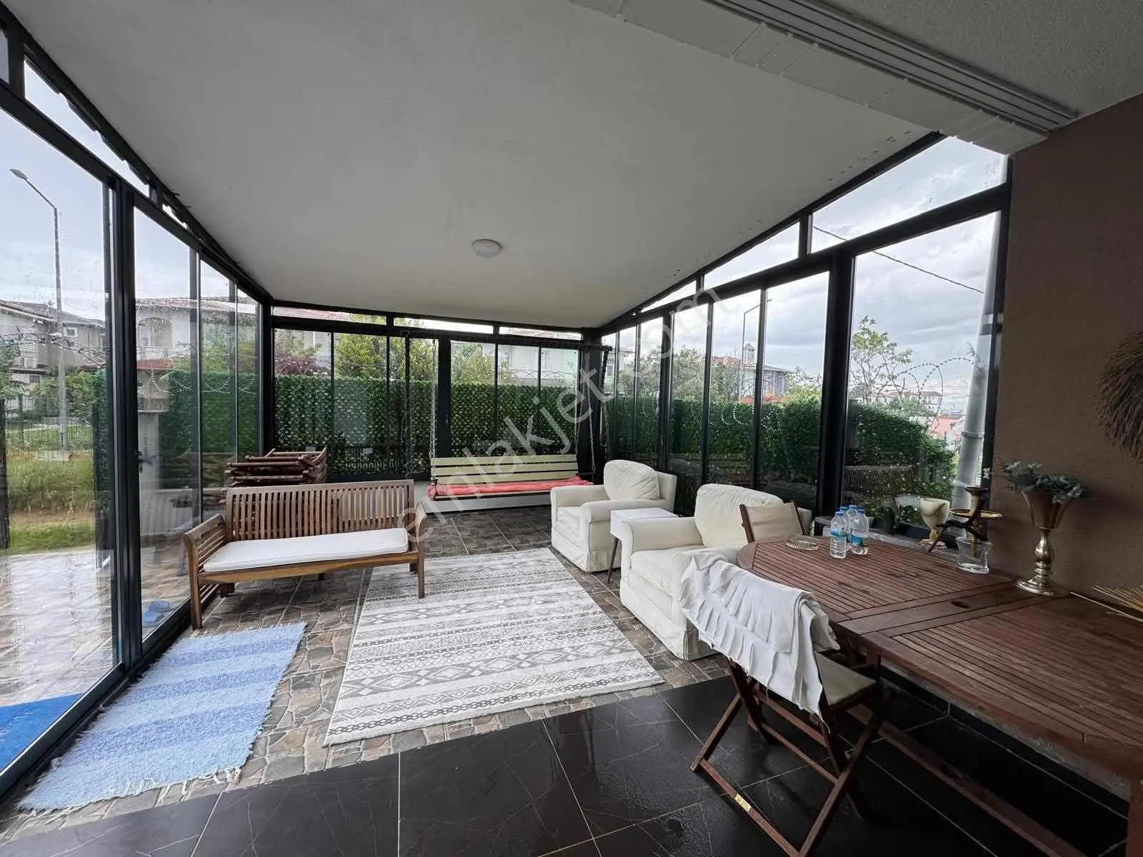 Manzaranın Güzel Olduğu Yerde Kış Bahçeli Eşyalı Villa - Görsel 8