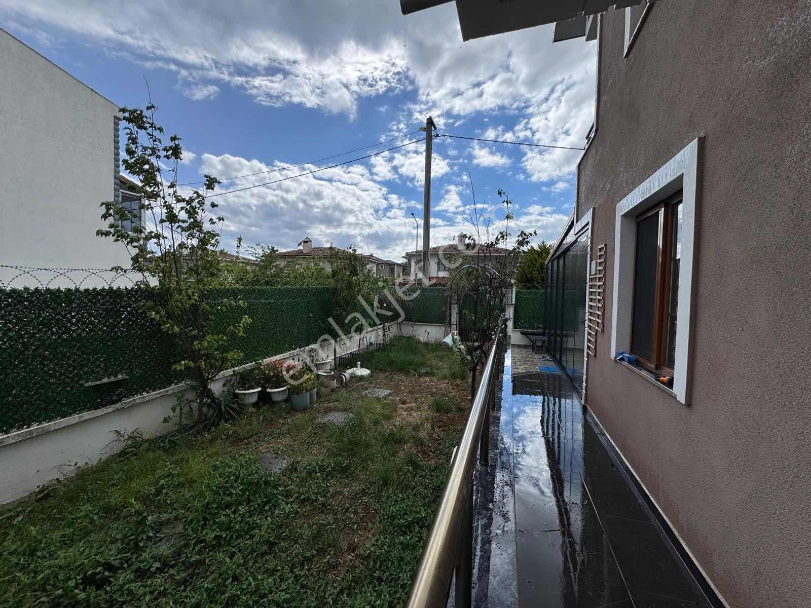 Manzaranın Güzel Olduğu Yerde Kış Bahçeli Eşyalı Villa - Görsel 18