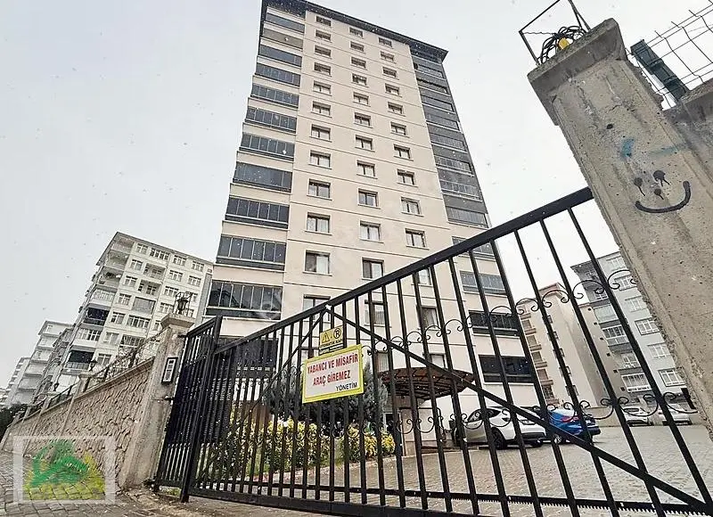 Özevler'de Metro Yakını Site İçerisinde 4+1 Manzaralı Daire ! !