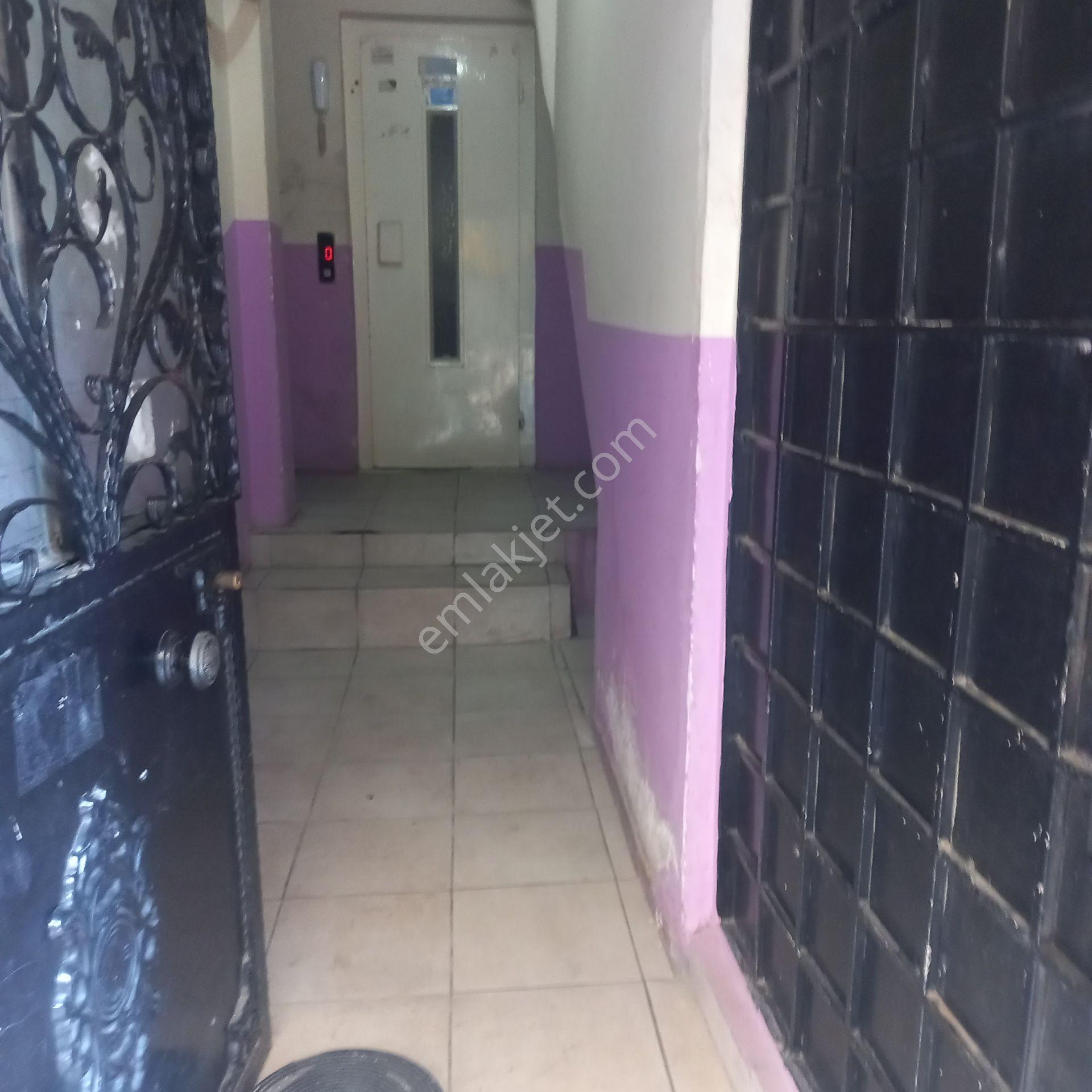Dönertaş Emlaktan Belediye Yakını Asansörlü 3+1 Ve 3 Balkonlu Arakat Daire - Görsel 13