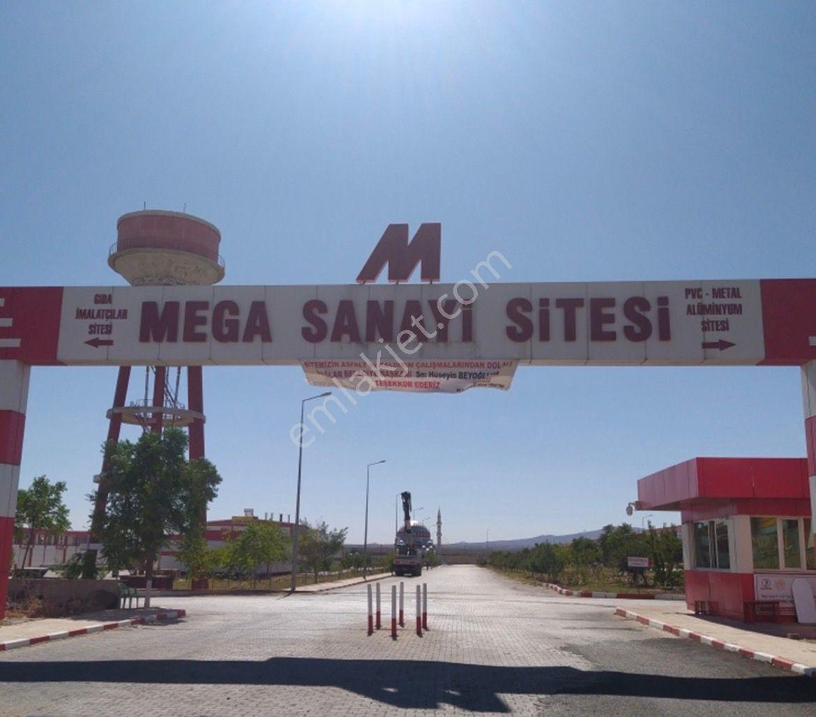 Ş.urfa Yolu Mega Sanayi Sitesinde Satılık 405 M² Dükkan