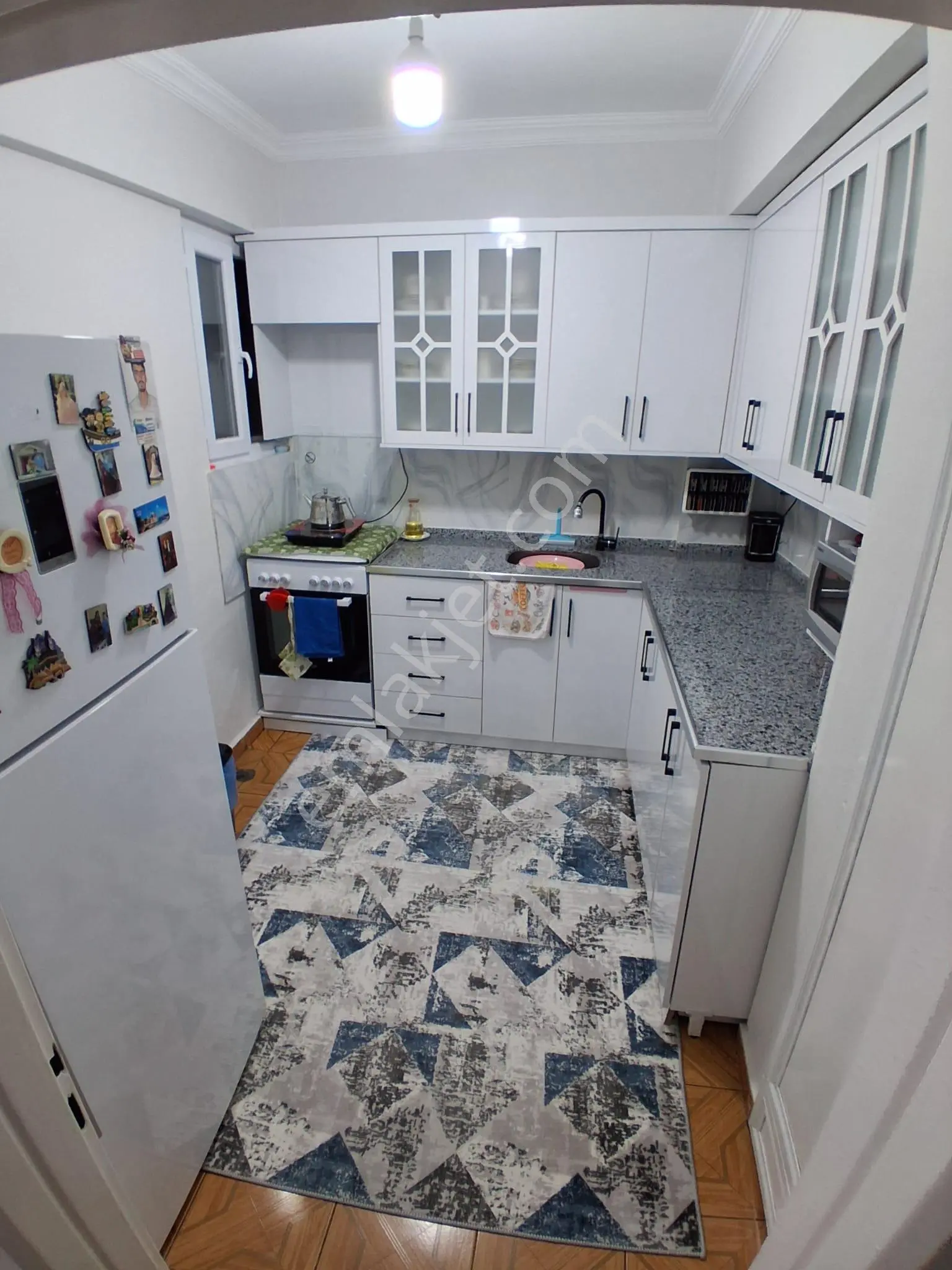 Huzurevleri Mekke Camı Civarında Bakımlı Satılık 3+1 Daire